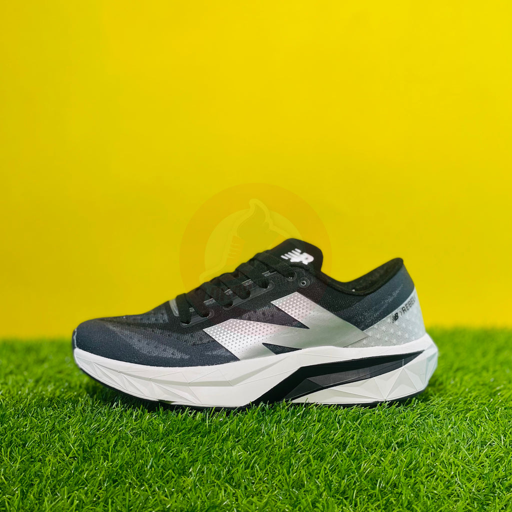 NB FUELCELL REBEL V4 - BLACK/WHITE (DOT PERFECT)