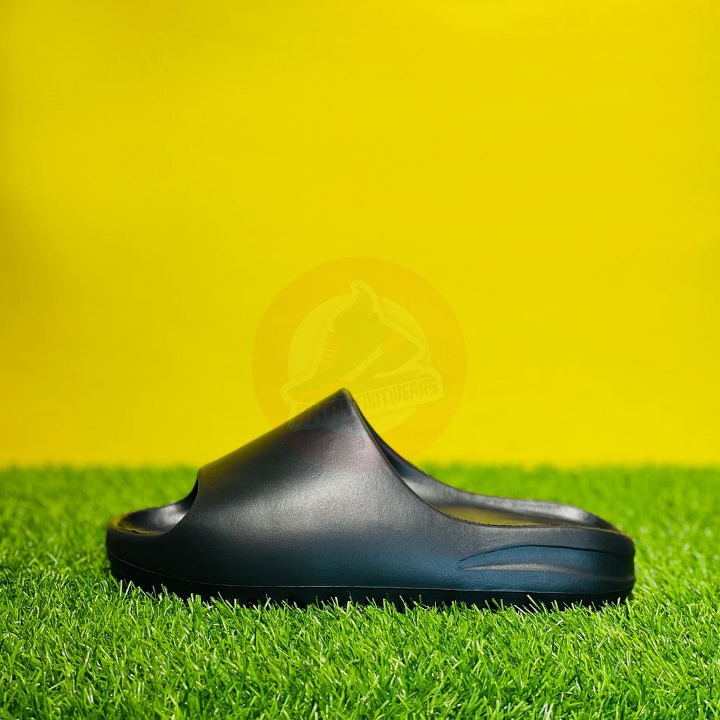 AD YEEZY SLIDES - ONYX (DOT PERFECT)