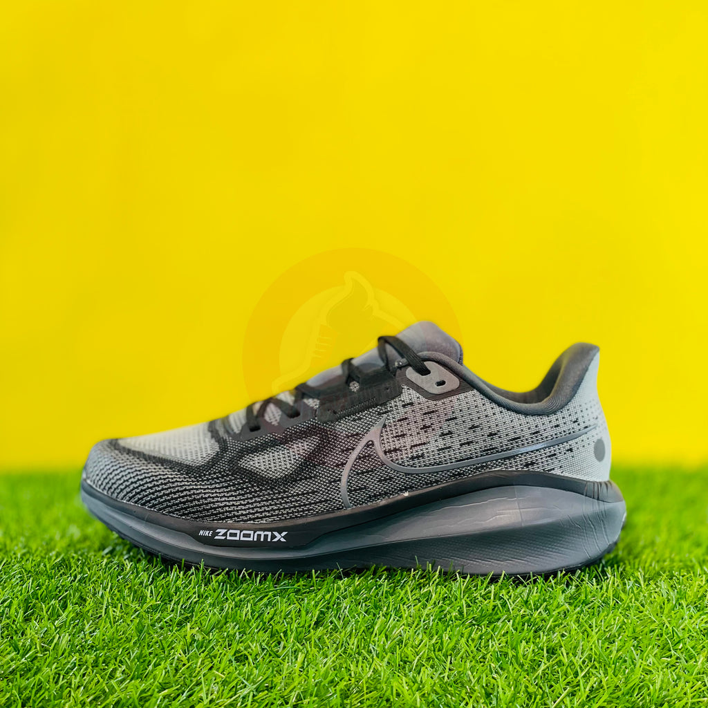 NK AIRZOOM X VOMERO 17 - STATIC GREY (DOT PERFECT)