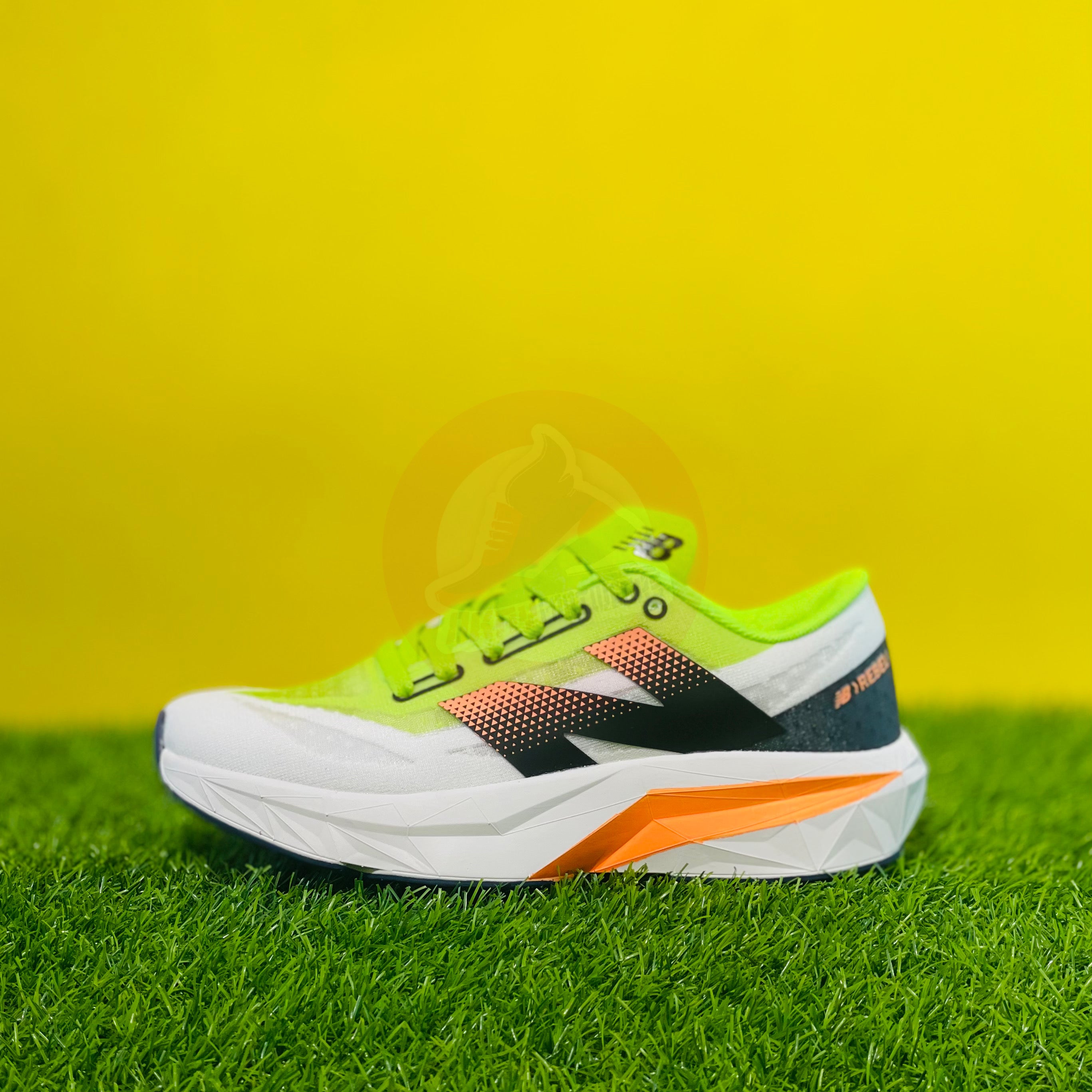 NB FUELCELL REBEL V4 - SUNSET LIME (DOT PERFECT)