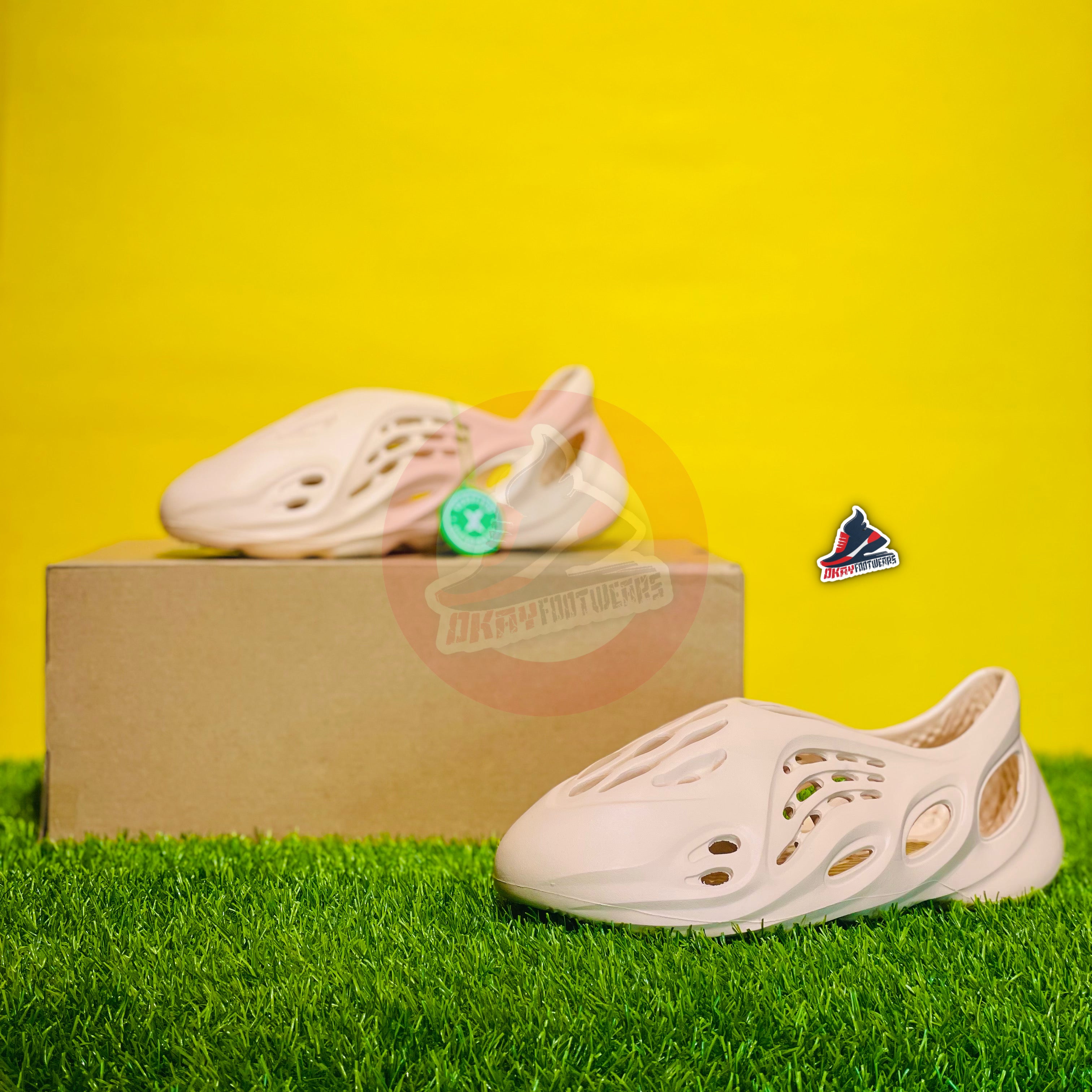 AD YEEZY FOAMRUNNERS - SAND (DOT PERFECT)