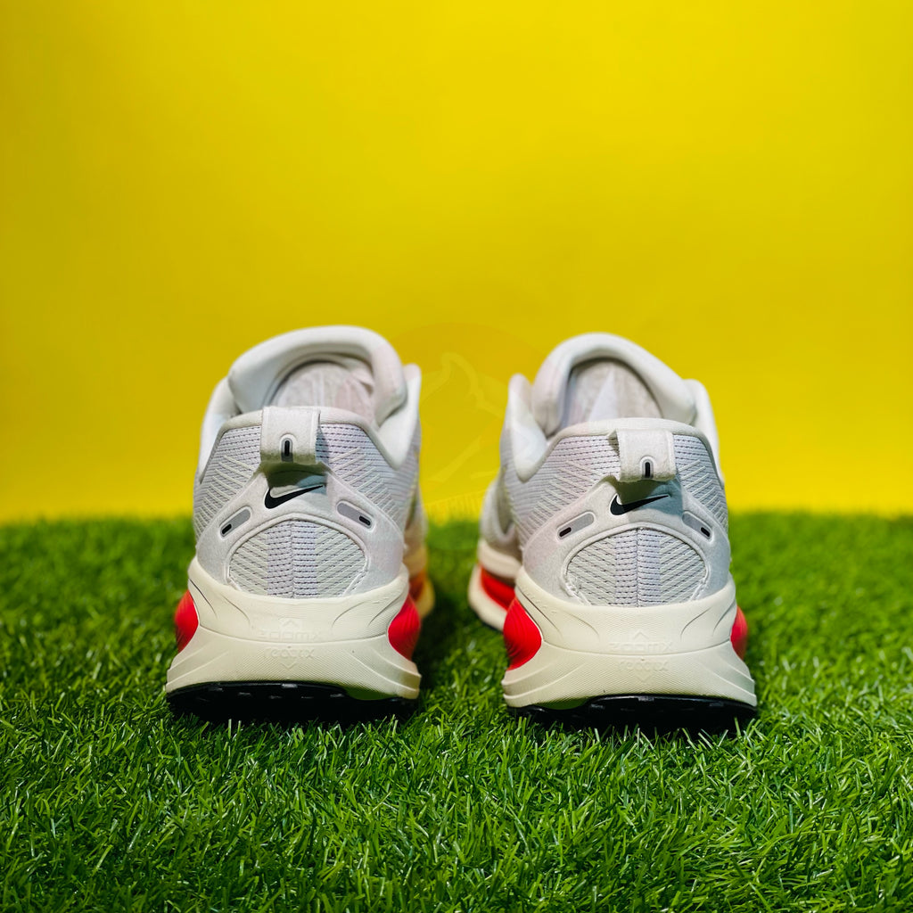 NK AIRZOOM X VOMERO 18 - WHITE/RED (ORIGINALS)