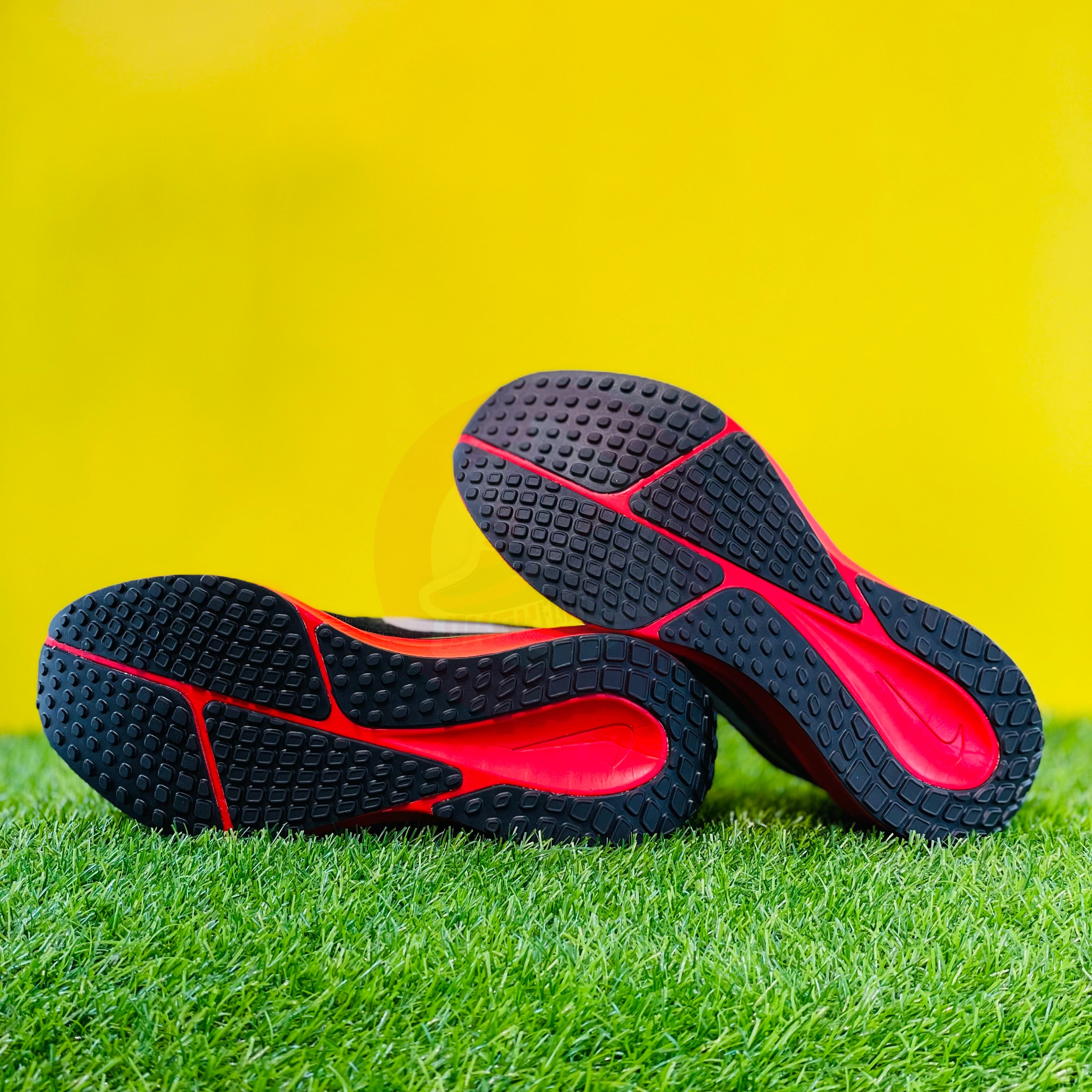 NK AIRZOOM X VOMERO 17 - GYM RED (DOT PERFECT)