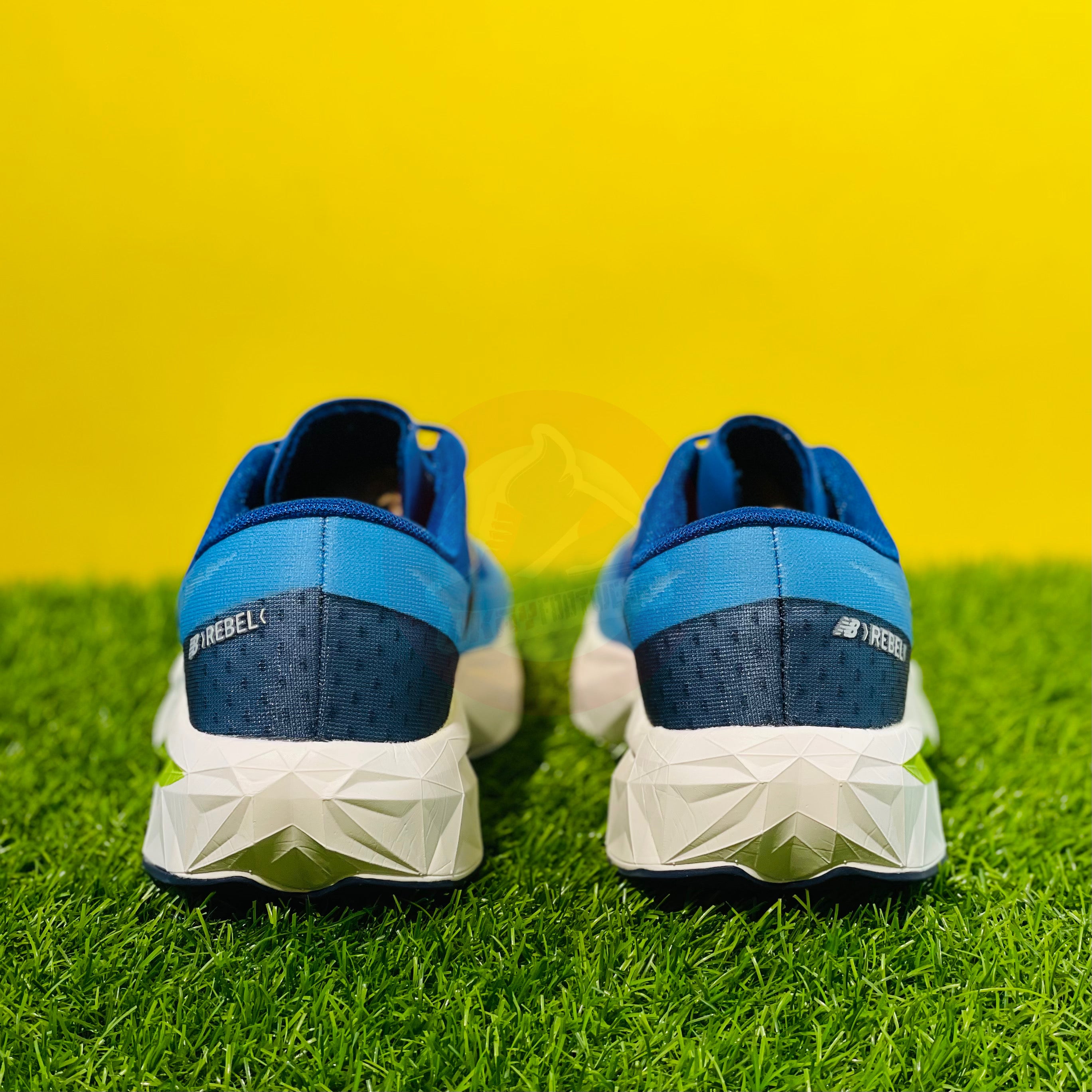 NB FUELCELL REBEL V4 - ELECTRIC BLUE (DOT PERFECT)