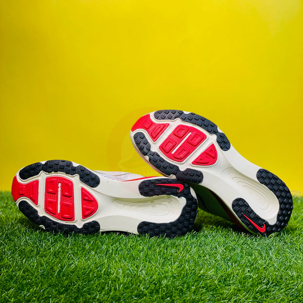 NK AIRZOOM X VOMERO 18 - WHITE/RED (ORIGINALS)