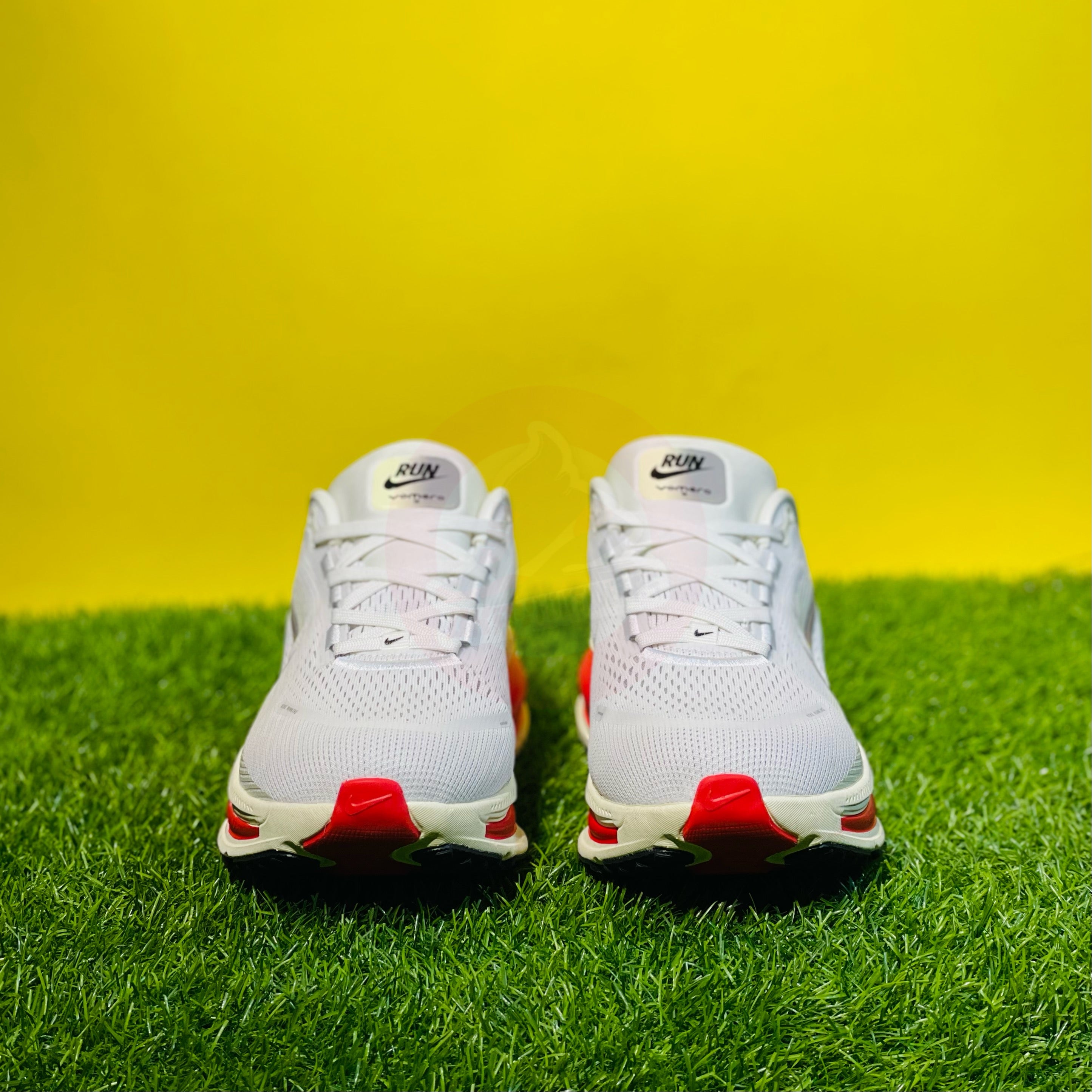 NK AIRZOOM X VOMERO 18 - WHITE/RED (ORIGINALS)