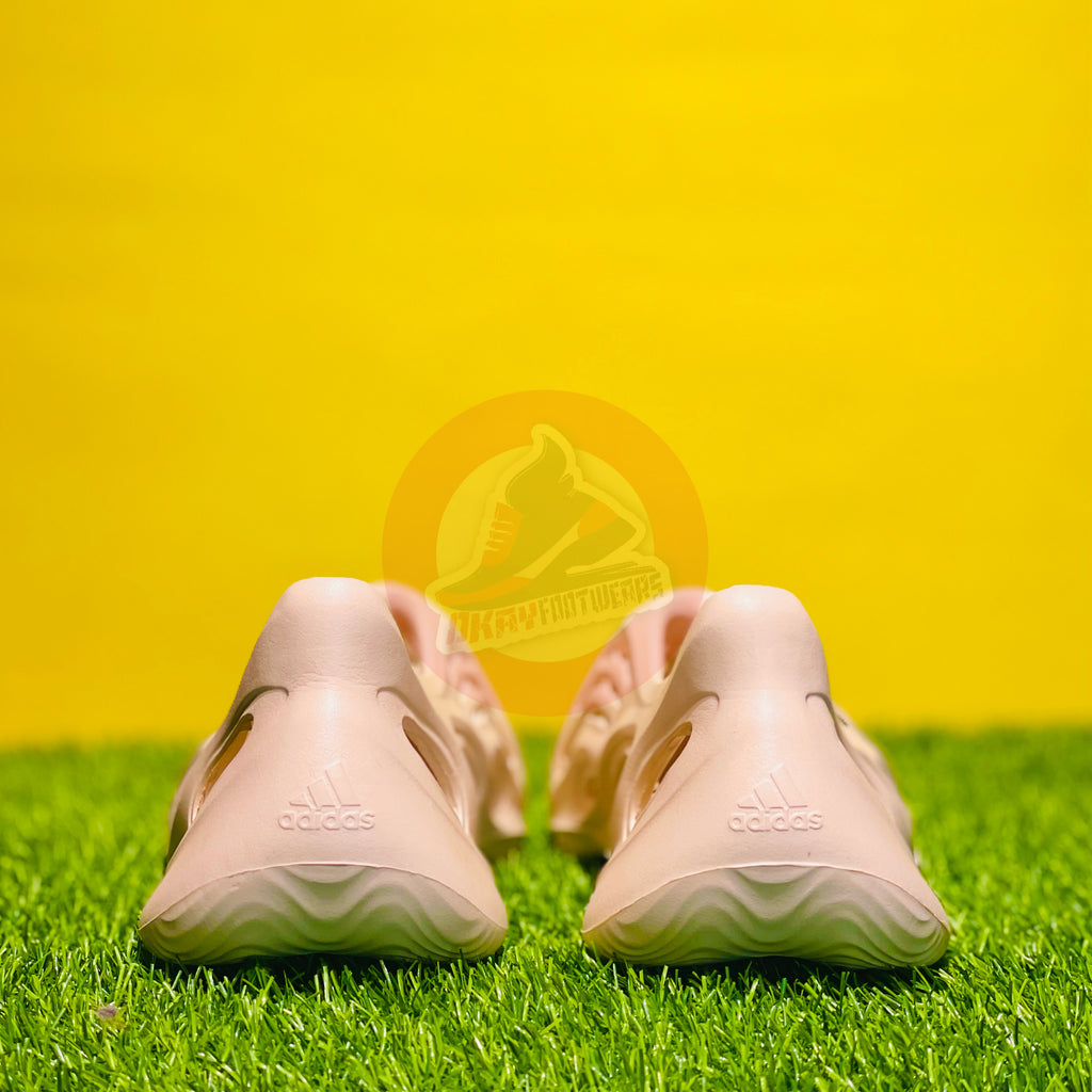 AD YEEZY FOAMRUNNERS - SAND (DOT PERFECT)
