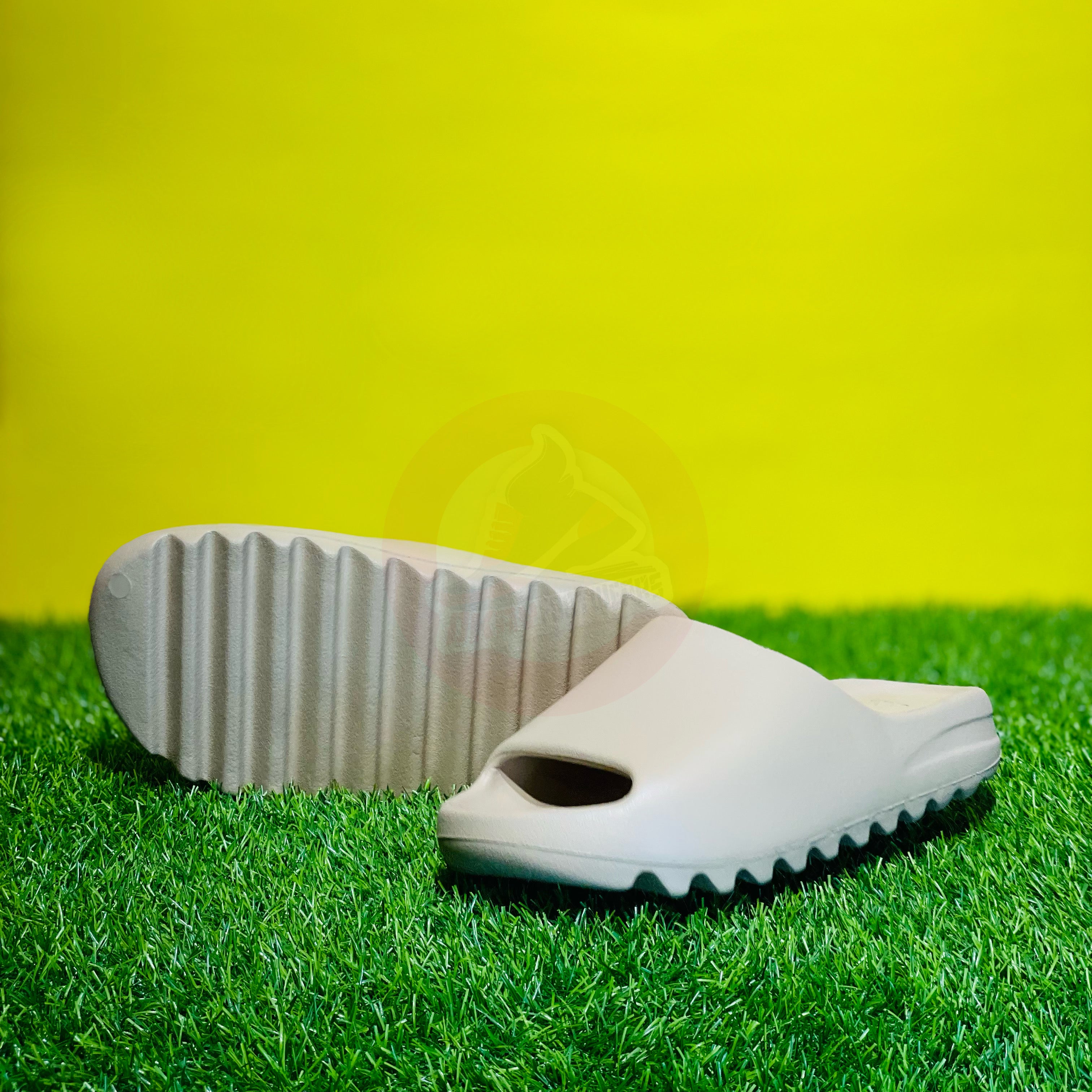 AD YEEZY SLIDES - PURE (DOT PERFECT)