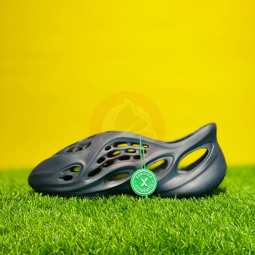 AD YEEZY FOAMRUNNERS - MINERAL BLUE (DOT PERFECT)