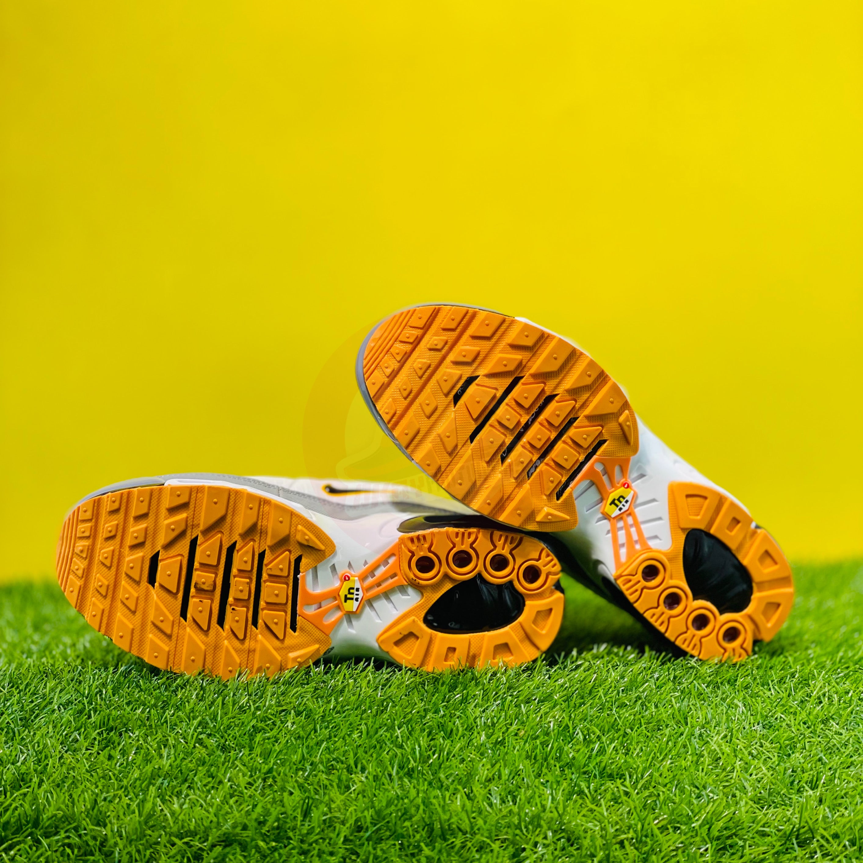 NK AIRMAX PLUS TN - WHITE/GREY/YELLOW (DOT PERFECT)