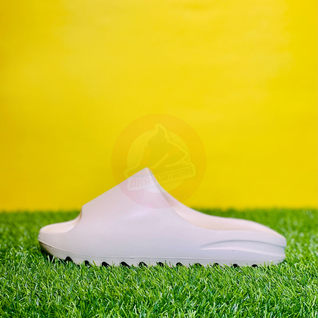 AD YEEZY SLIDES - BONE (DOT PERFECT)