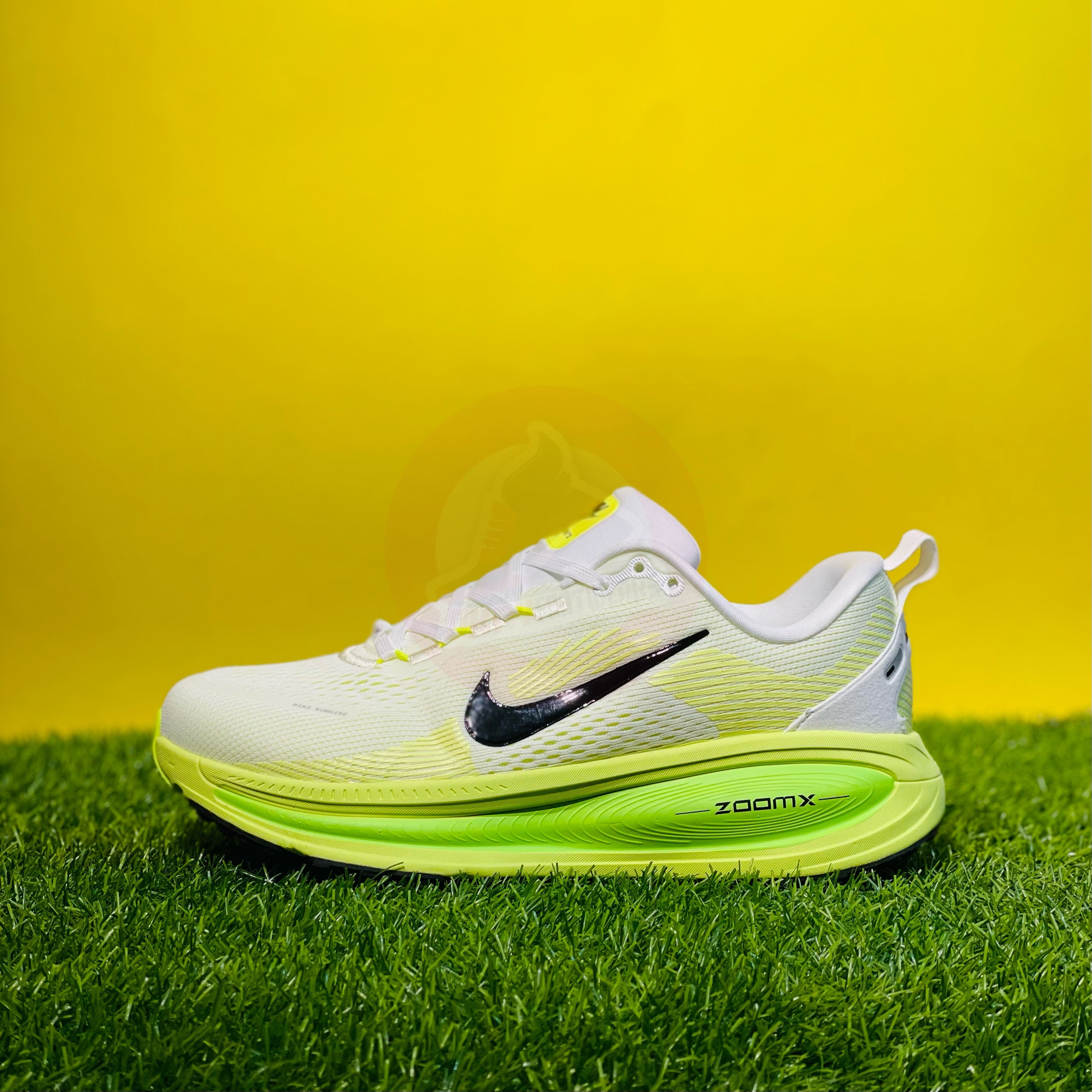 NK AIRZOOM X VOMERO 18 - WHITE/ELECTRIC (ORIGINALS)