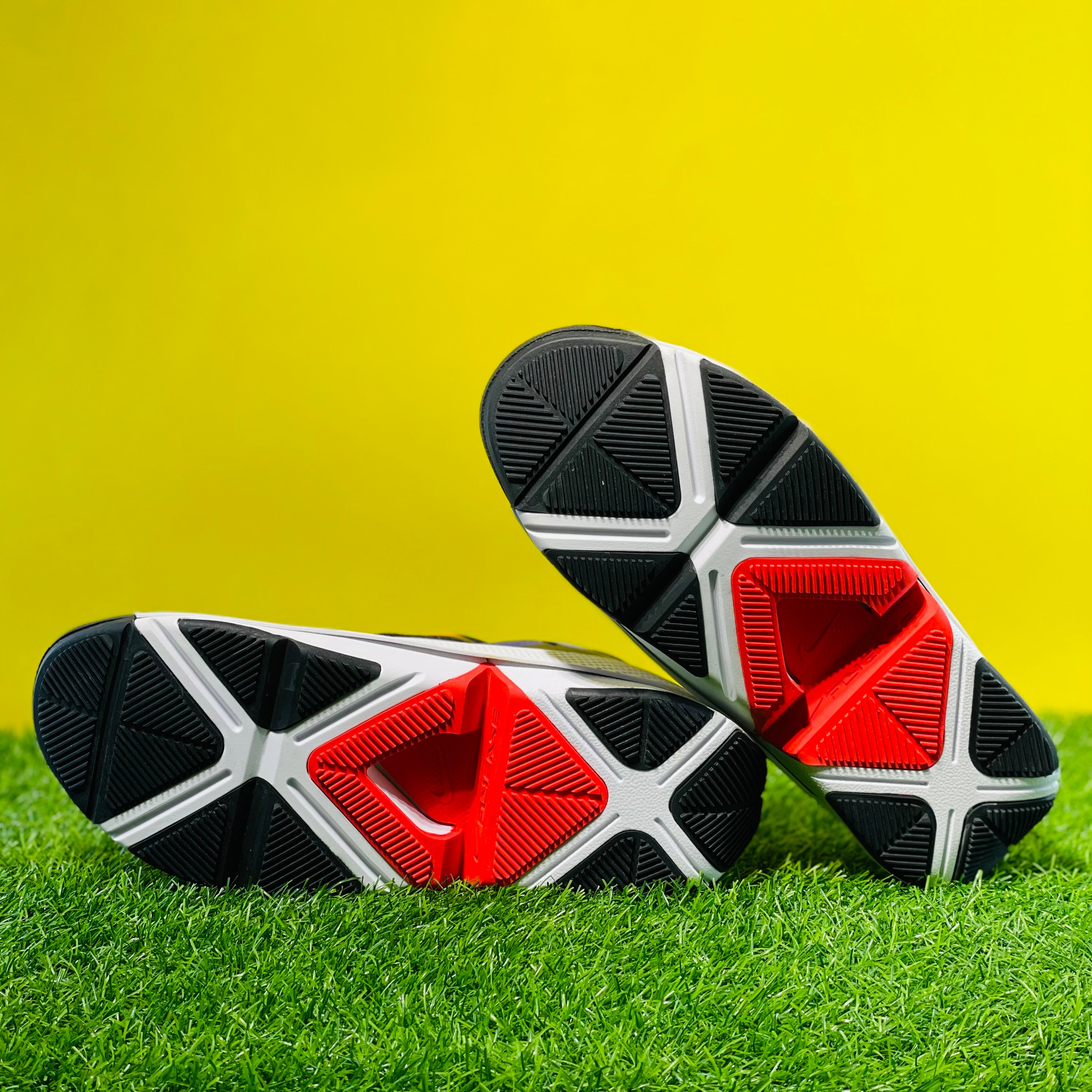 NK GO FLYEASE - BLACK CRIMSON SAPPHIRE (DOT PERFECT)