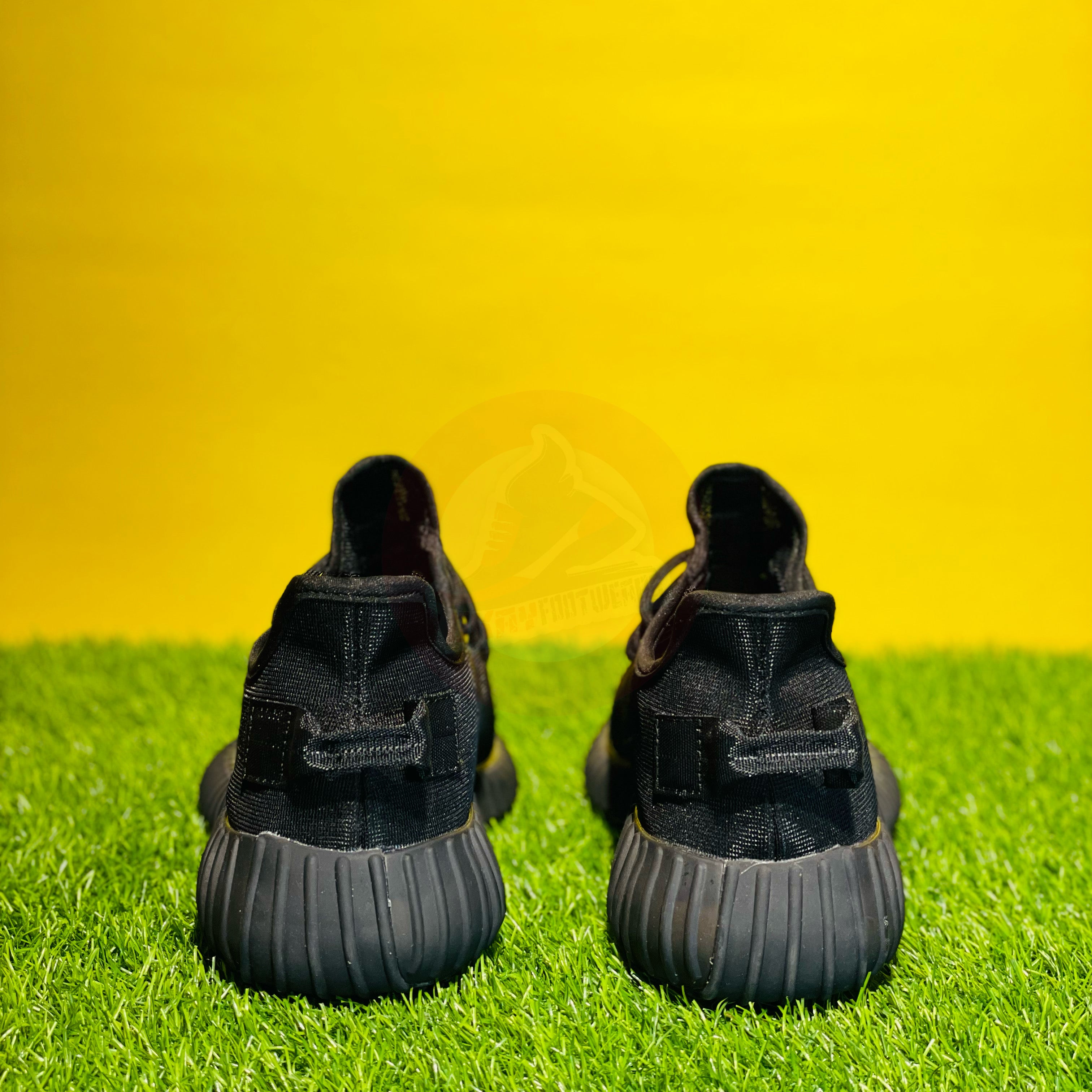 AD YEEZY 350 V2 - BLACK (PREMIUM BATCH)