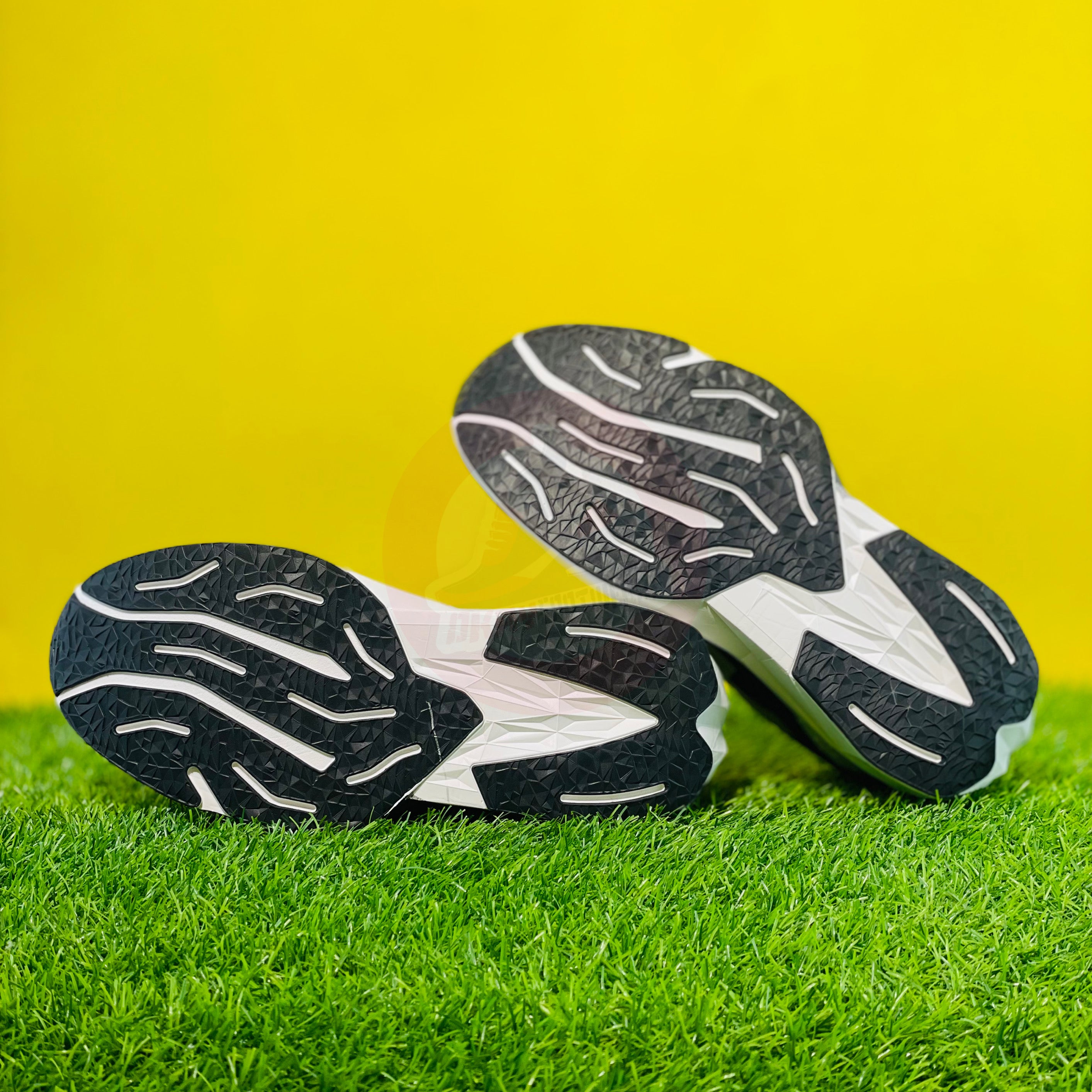 NB FUELCELL REBEL V4 - BLACK/WHITE (DOT PERFECT)