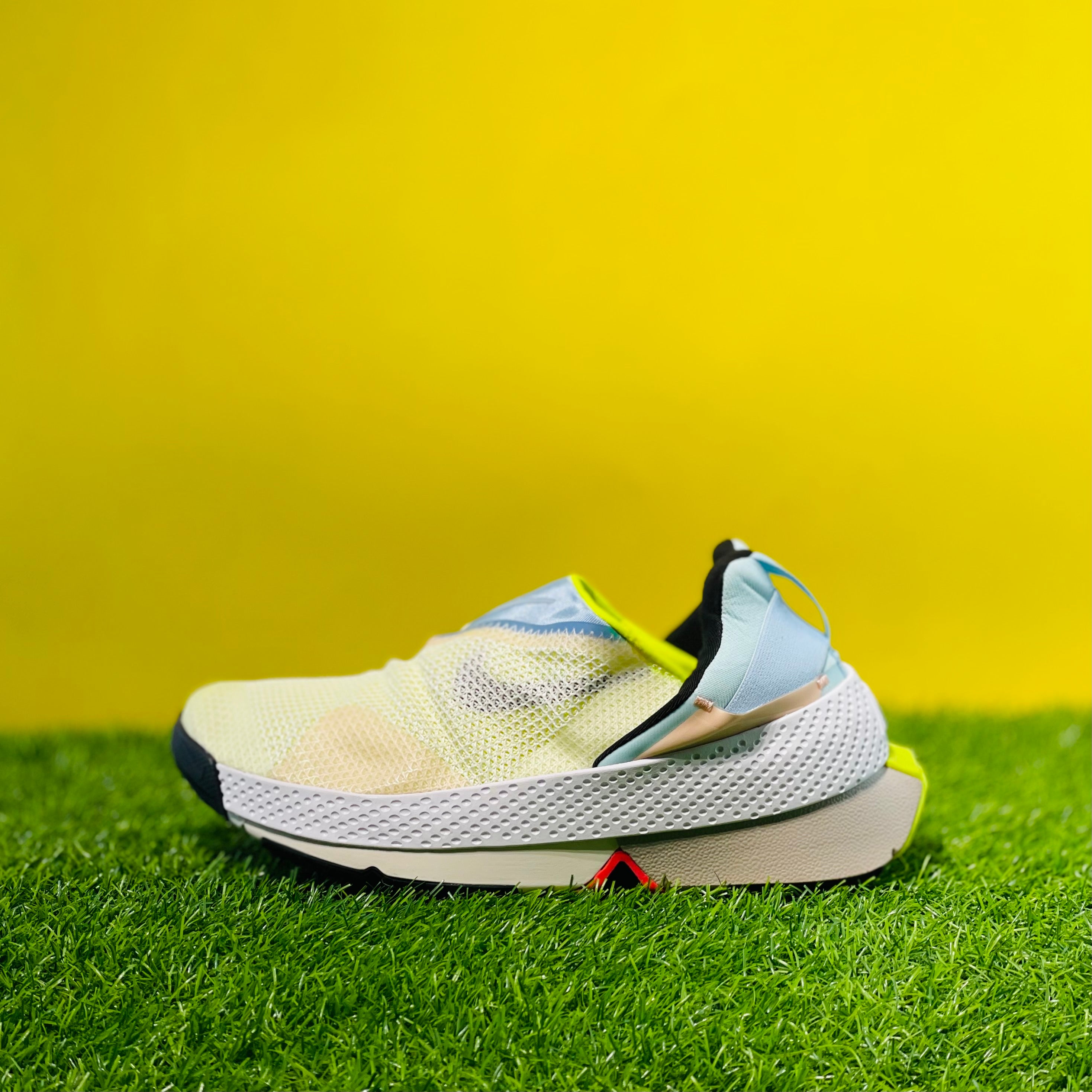 NK GO FLYEASE - VOLT CELESTIAL (DOT PERFECT)