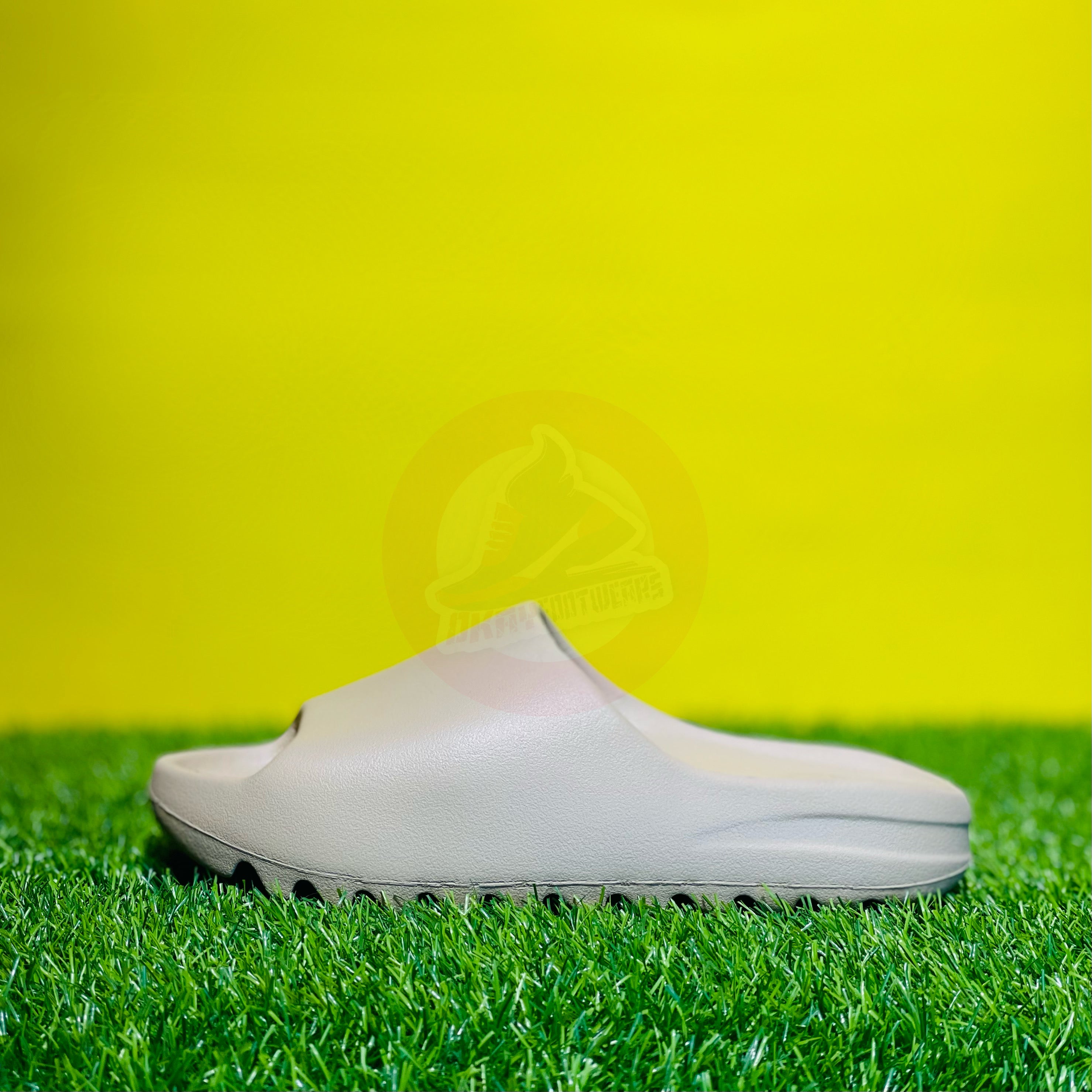 AD YEEZY SLIDES - PURE (DOT PERFECT)
