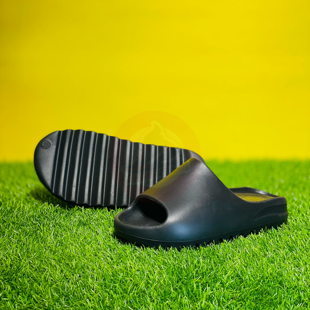 AD YEEZY SLIDES - ONYX (DOT PERFECT)