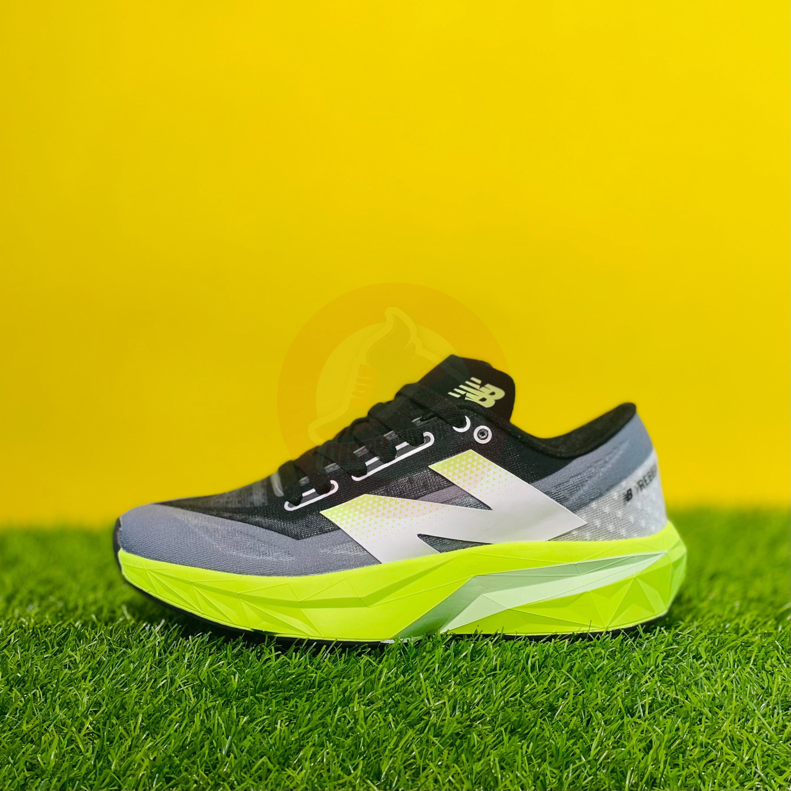 NB FUELCELL REBEL V4 - BLACK LIME (DOT PERFECT)