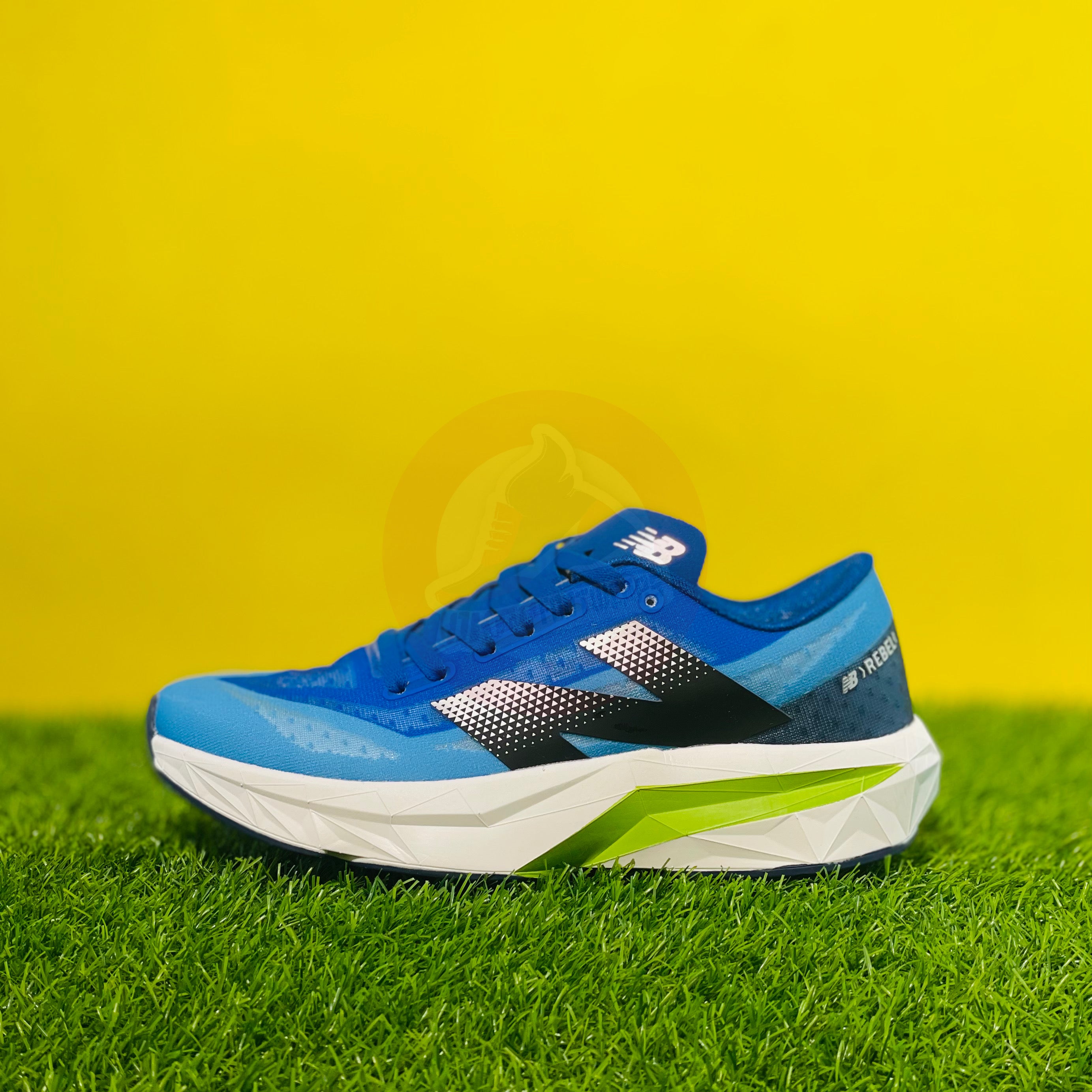 NB FUELCELL REBEL V4 - ELECTRIC BLUE (DOT PERFECT)