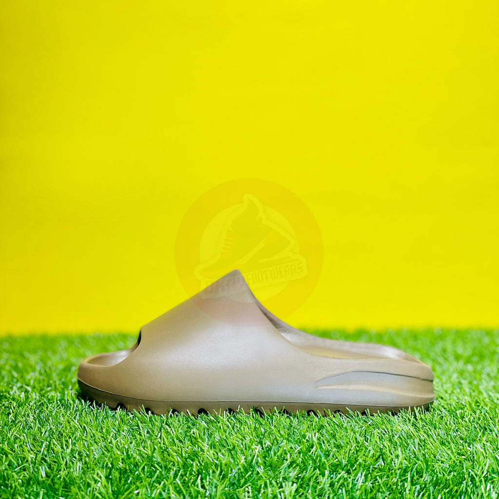 AD YEEZY SLIDES - EARTH (DOT PERFECT)