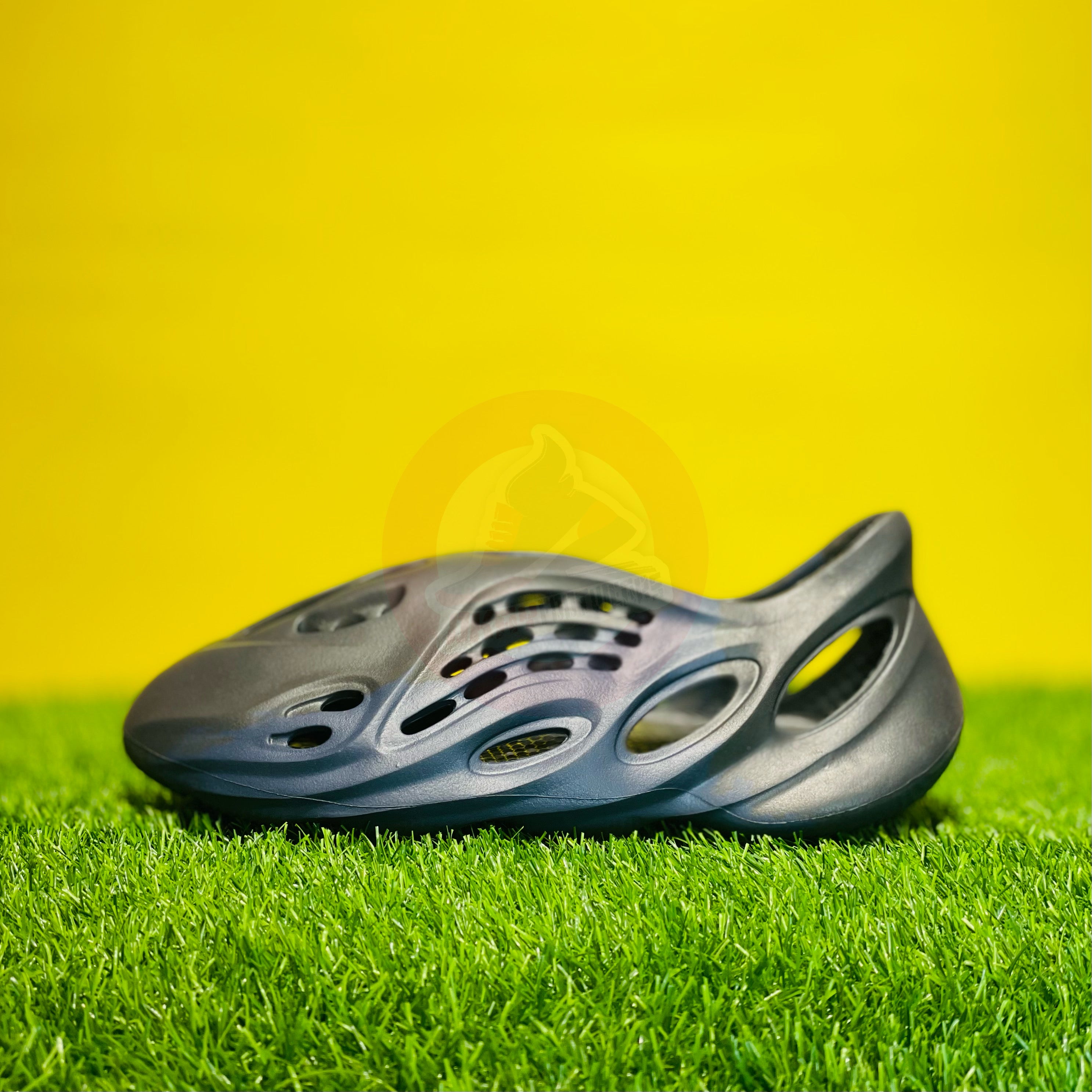 AD YEEZY FOAMRUNNERS - MINERAL BLUE (DOT PERFECT)