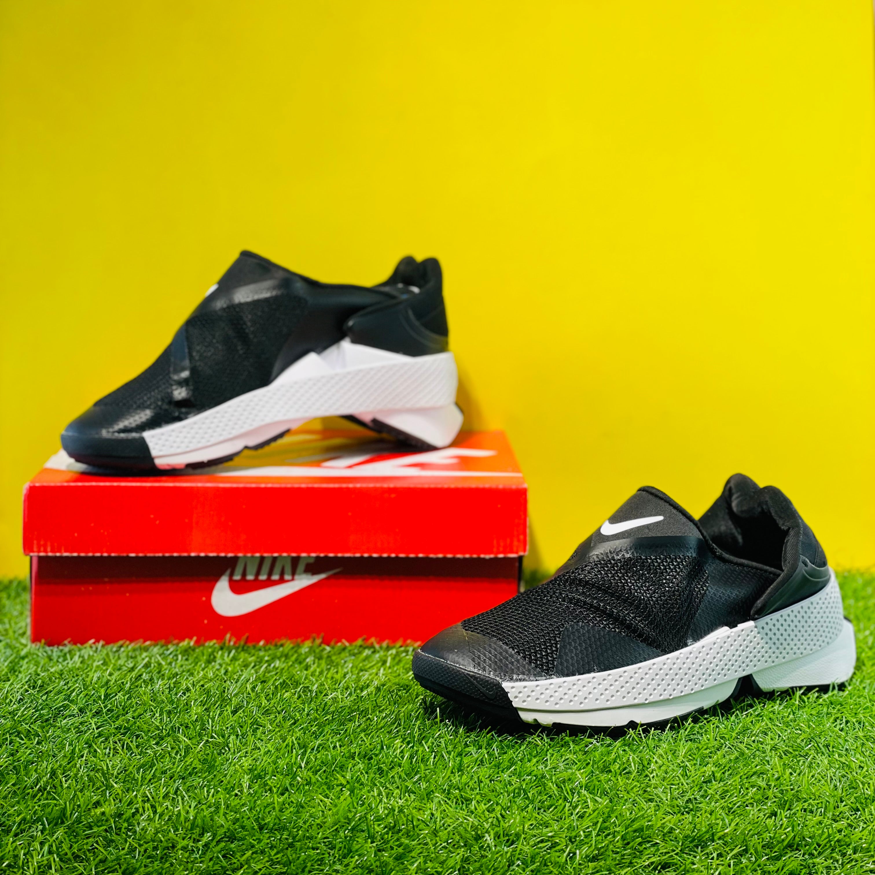 NK GO FLYEASE - BLACK (DOT PERFECT)