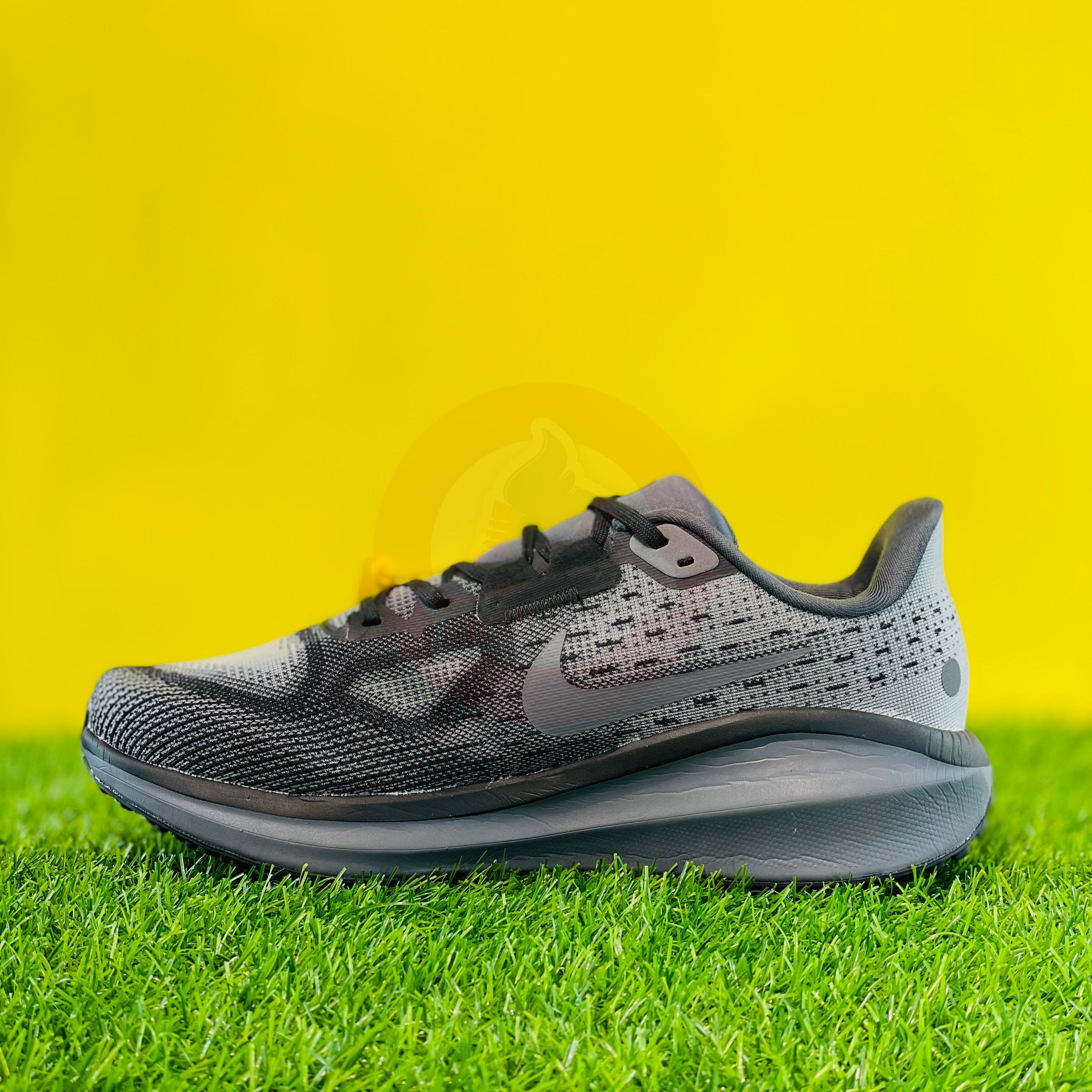 NK AIRZOOM X VOMERO 17 - STATIC GREY (DOT PERFECT)