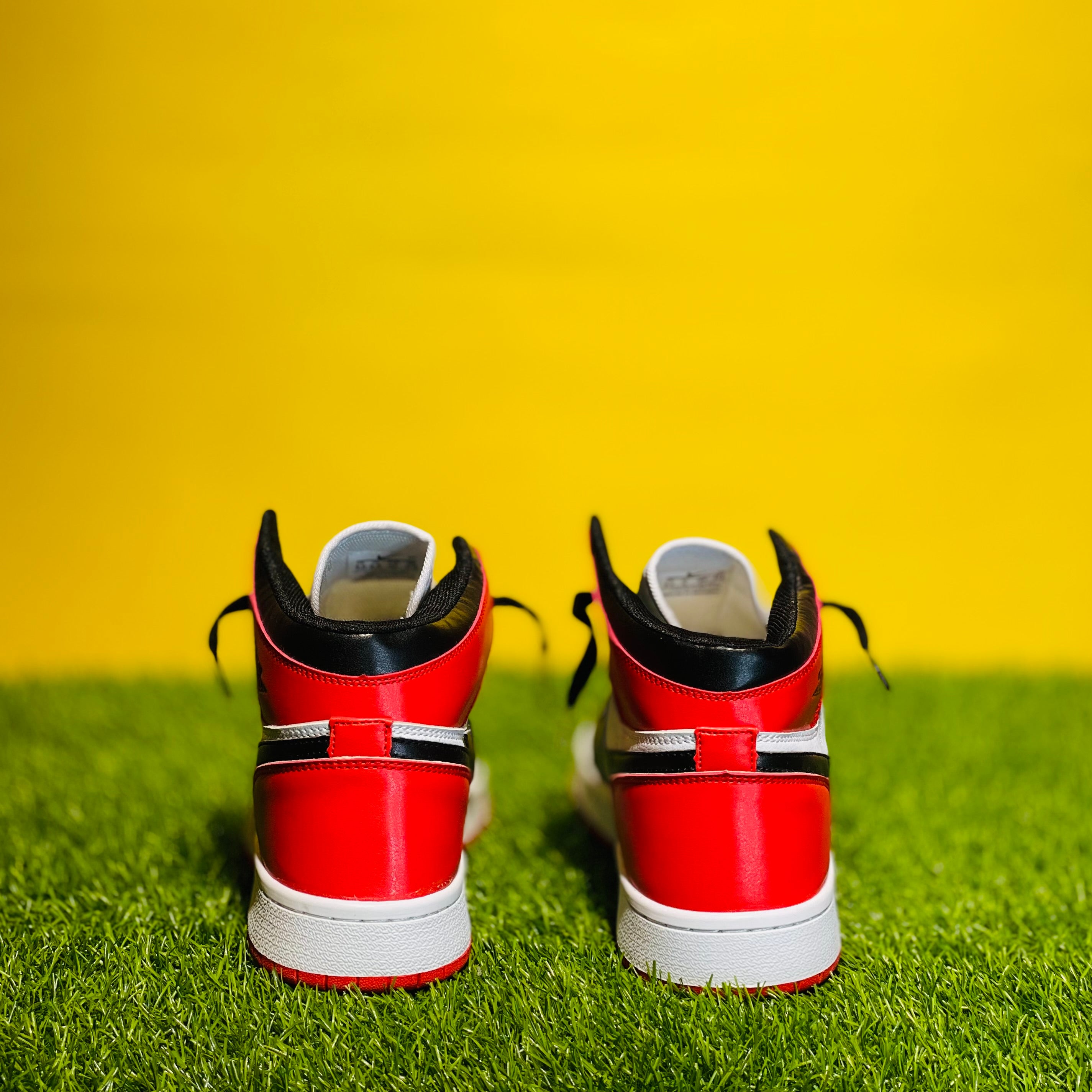 NK AIRJORDAN 1 HIGH - SATIN BLACK TOE (DOT PERFECT)