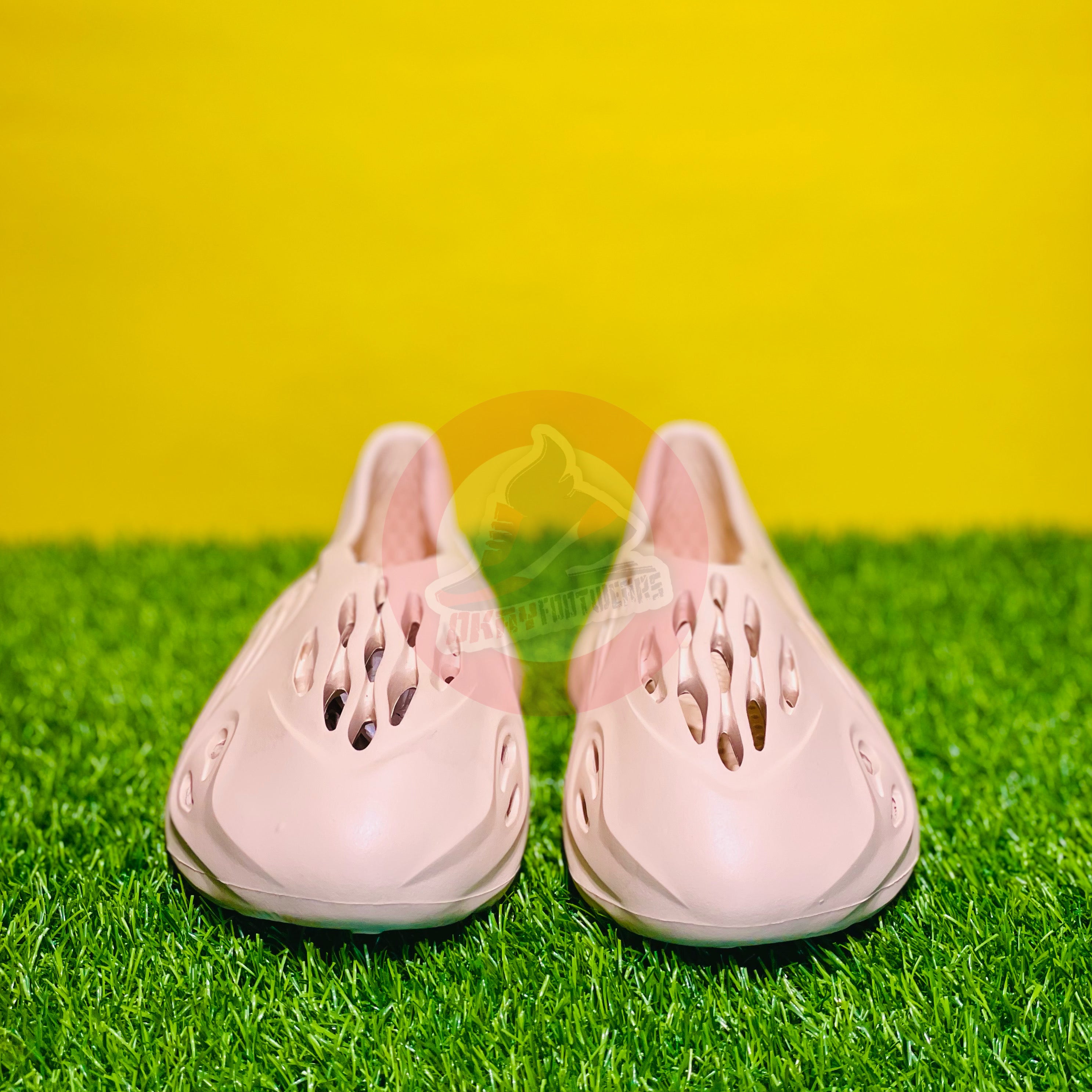 AD YEEZY FOAMRUNNERS - SAND (DOT PERFECT)