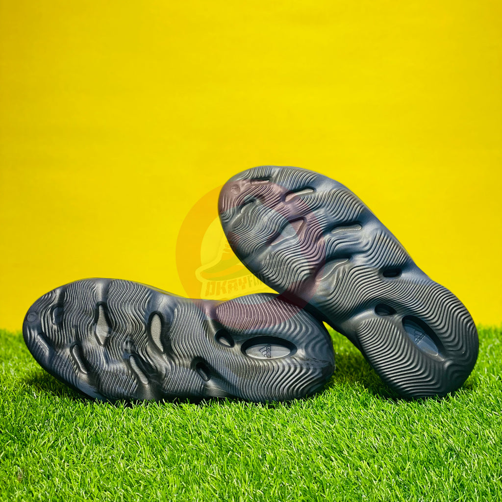 AD YEEZY FOAMRUNNERS - MINERAL BLUE (DOT PERFECT)