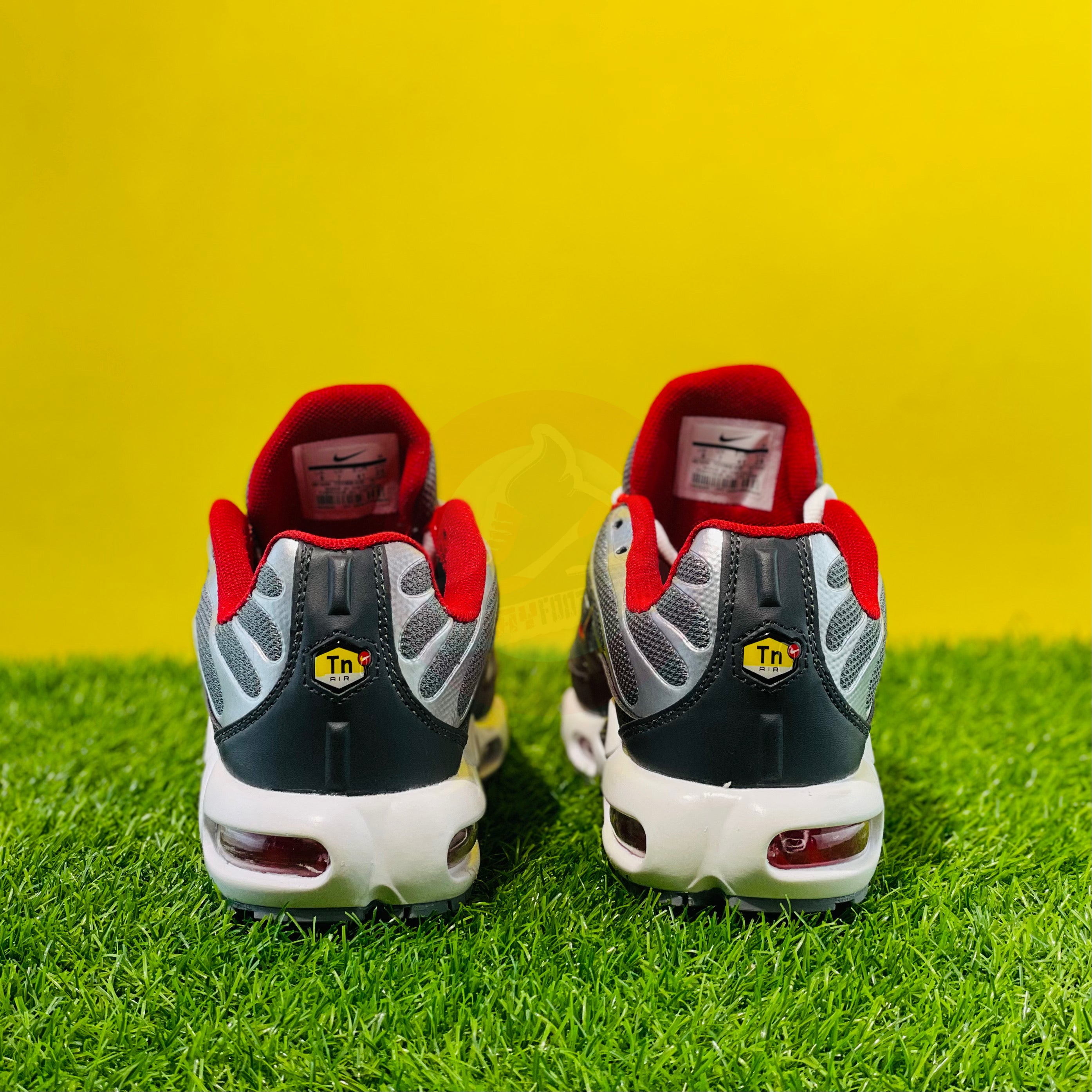 NK AIRMAX PLUS TN - GREY/RED (DOT PERFECT)