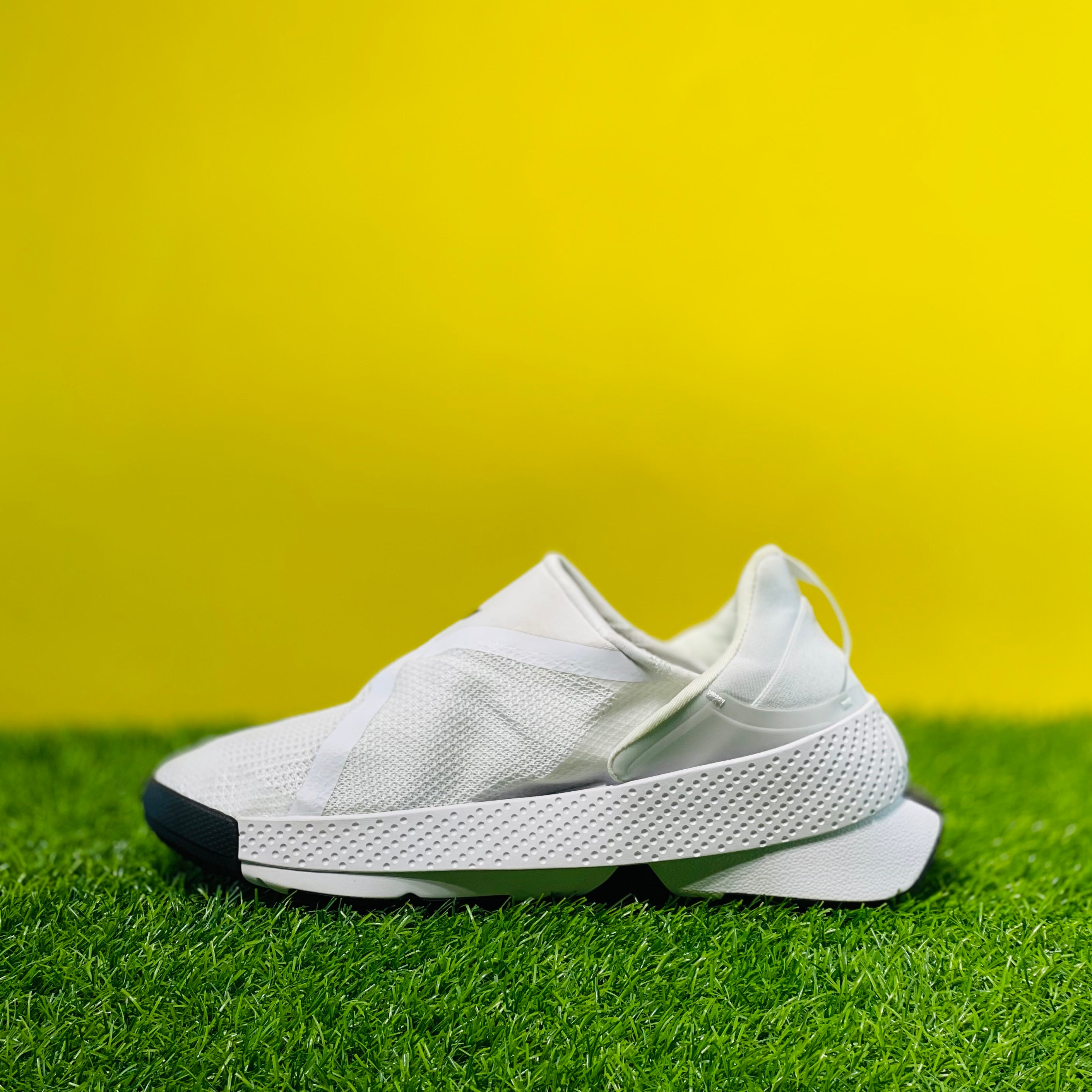 NK GO FLYEASE - WHITE (DOT PERFECT)