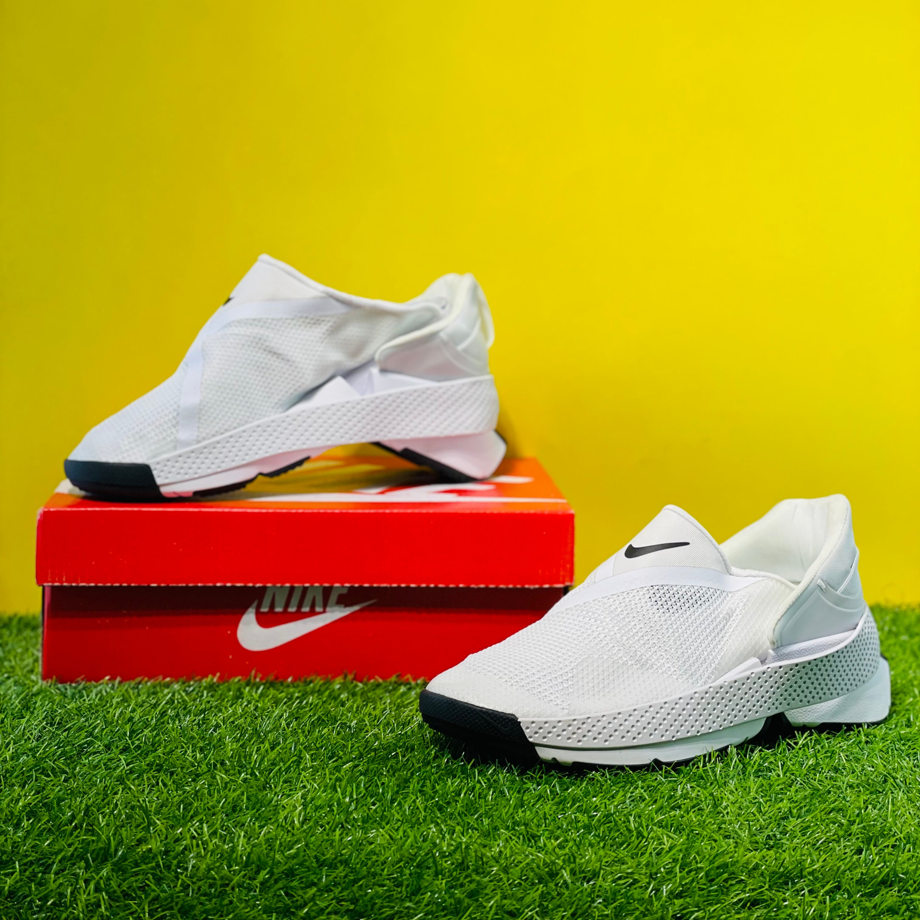 NK GO FLYEASE - WHITE (DOT PERFECT)