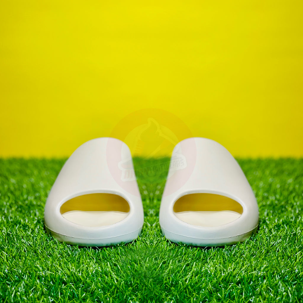 AD YEEZY SLIDES - BONE (DOT PERFECT)