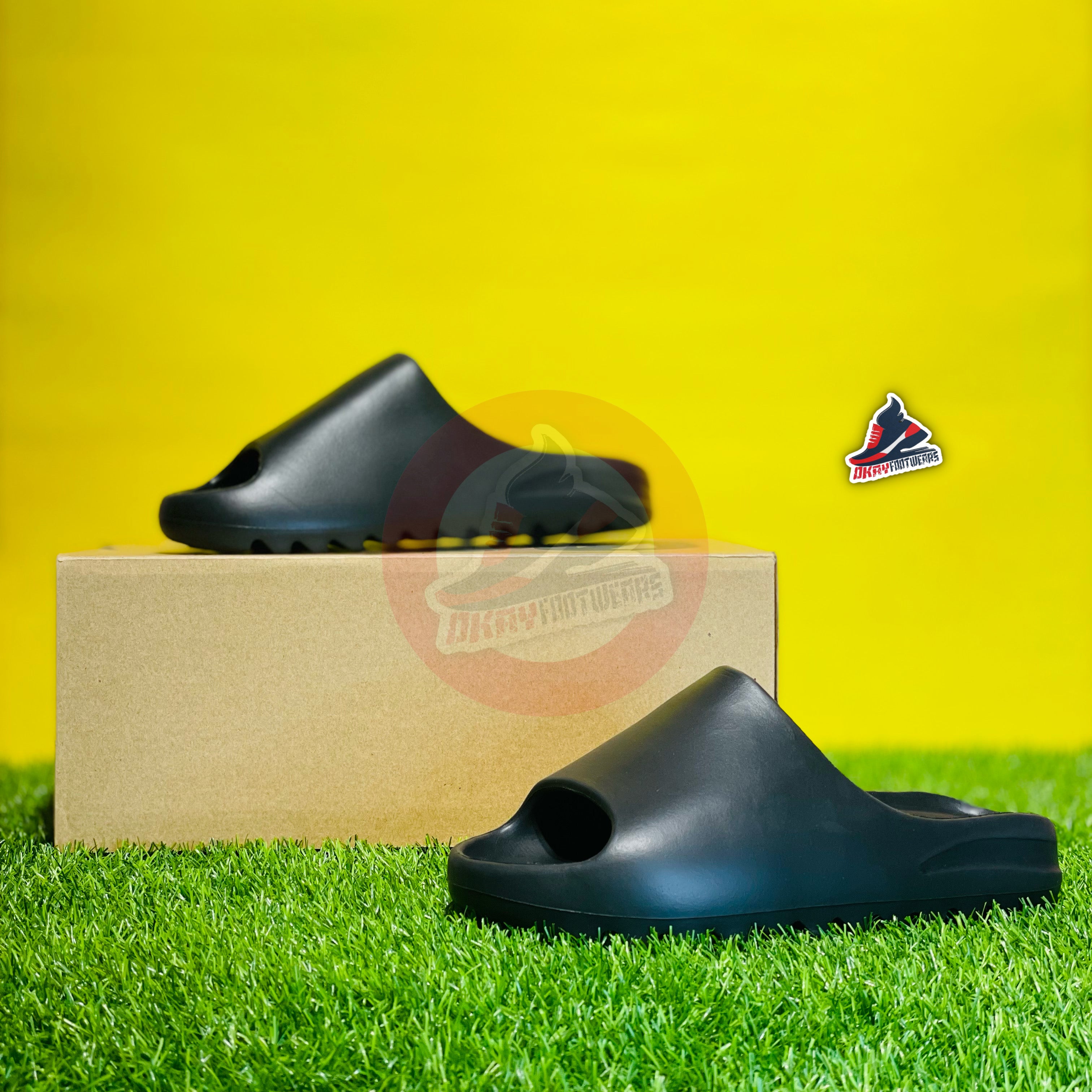 AD YEEZY SLIDES - ONYX (DOT PERFECT)