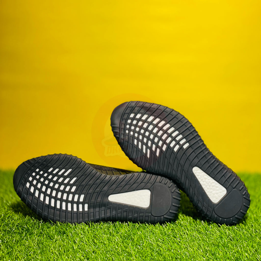 AD YEEZY 350 V2 - BLACK (PREMIUM BATCH)