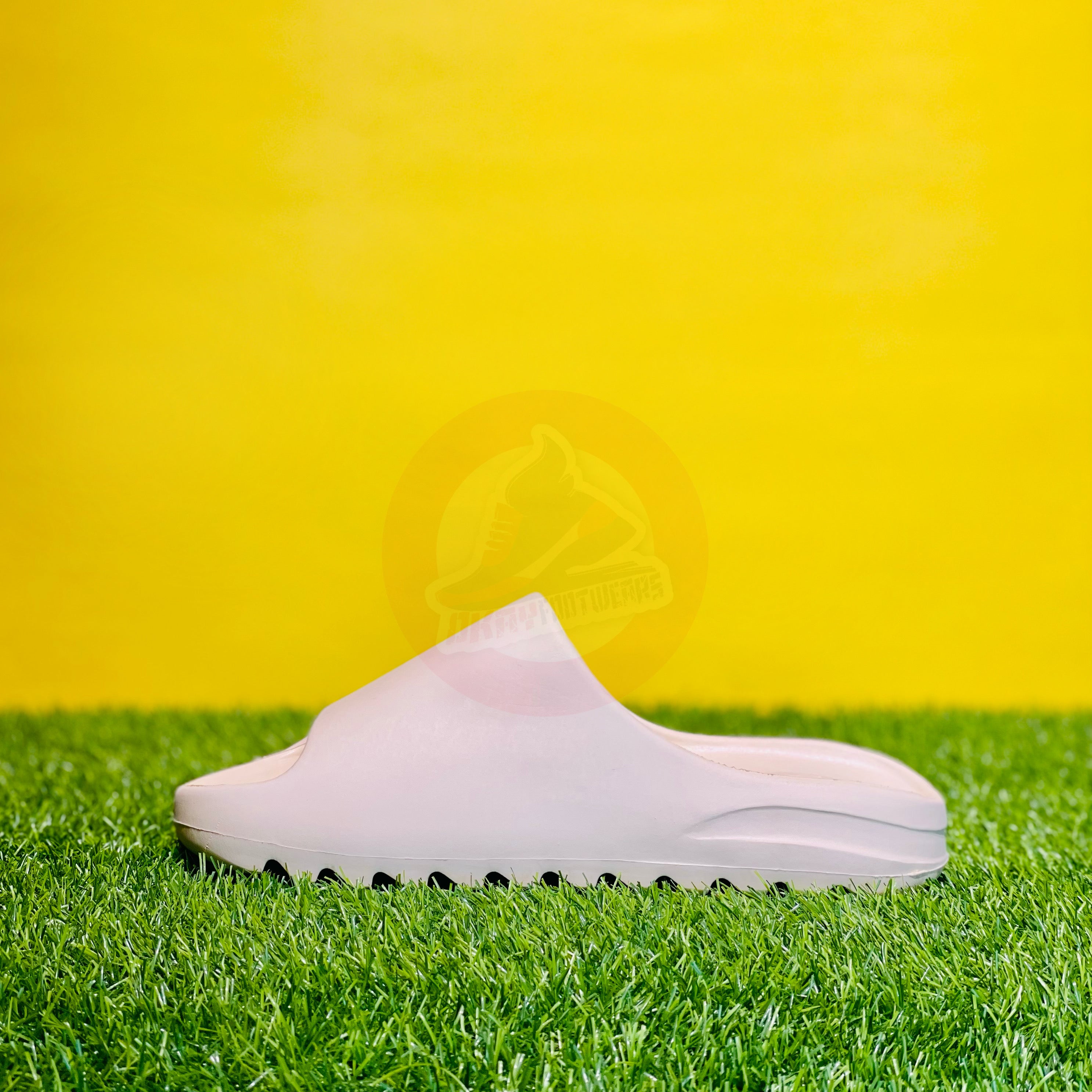 AD YEEZY SLIDES - BONE (DOT PERFECT)