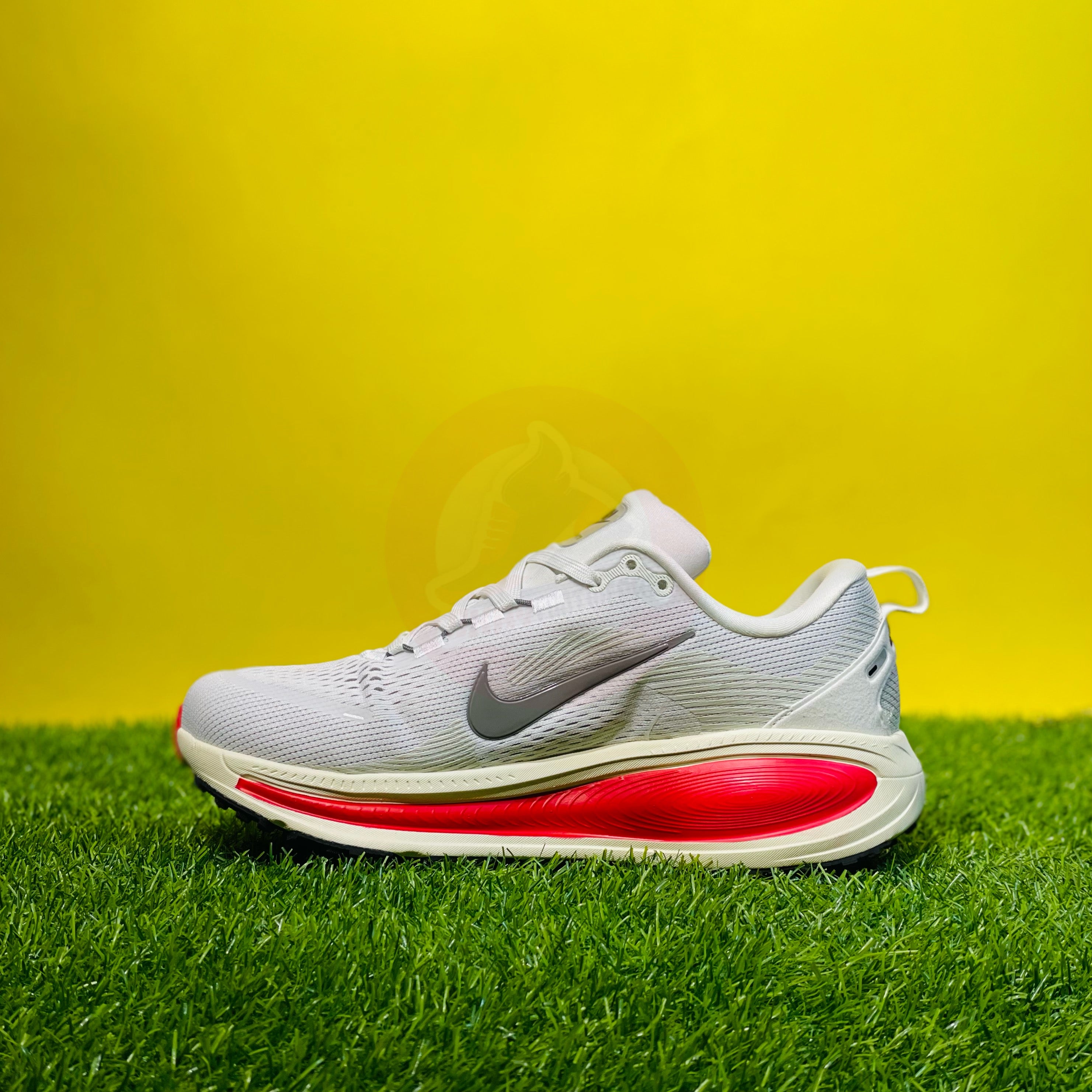 NK AIRZOOM X VOMERO 18 - WHITE/RED (ORIGINALS)