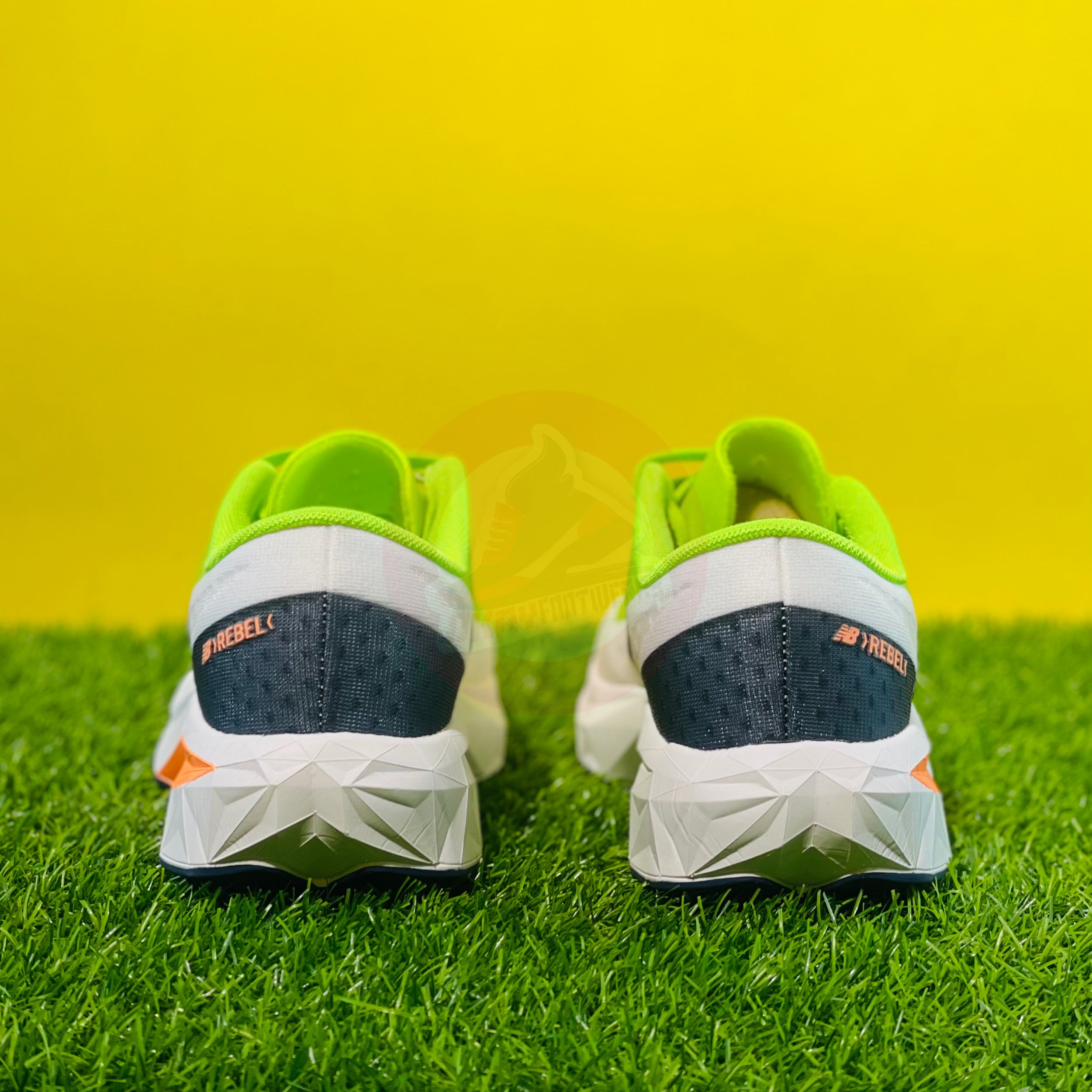 NB FUELCELL REBEL V4 - SUNSET LIME (DOT PERFECT)