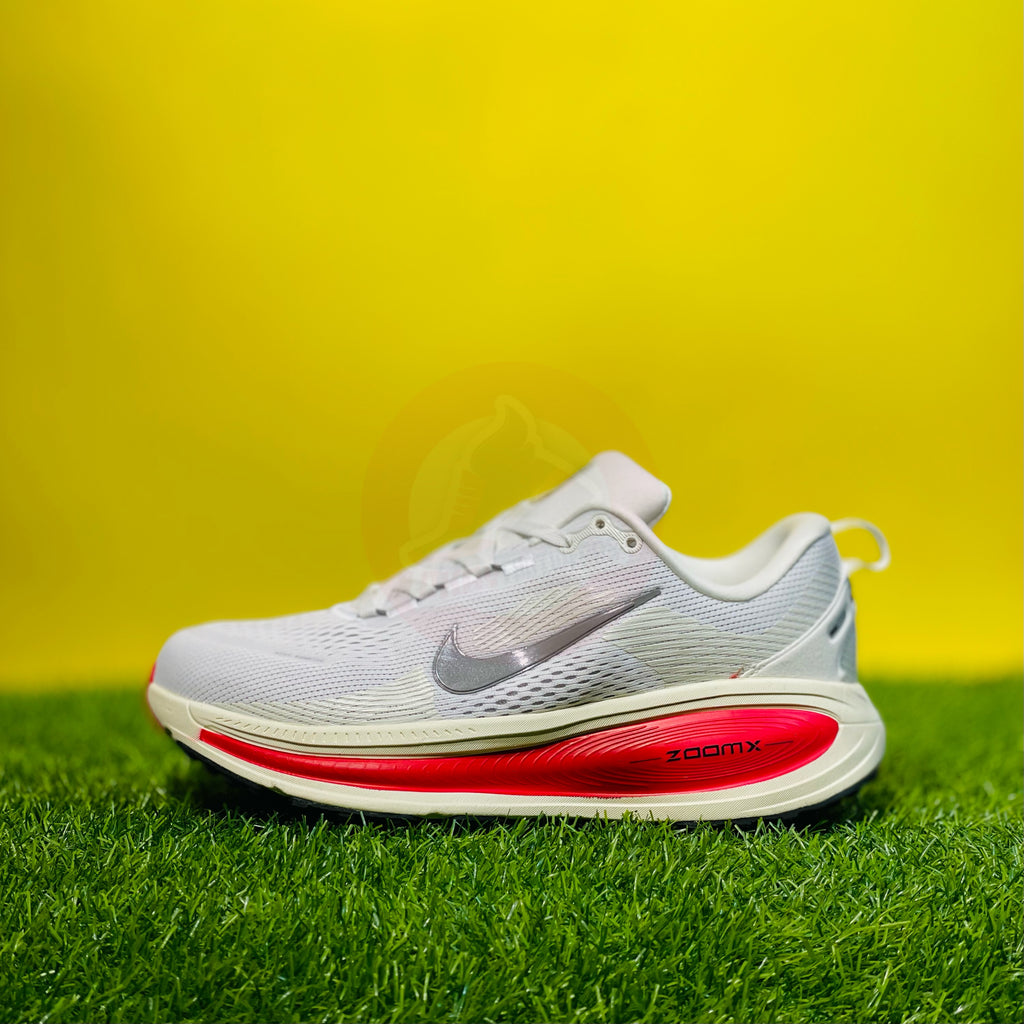 NK AIRZOOM X VOMERO 18 - WHITE/RED (ORIGINALS)