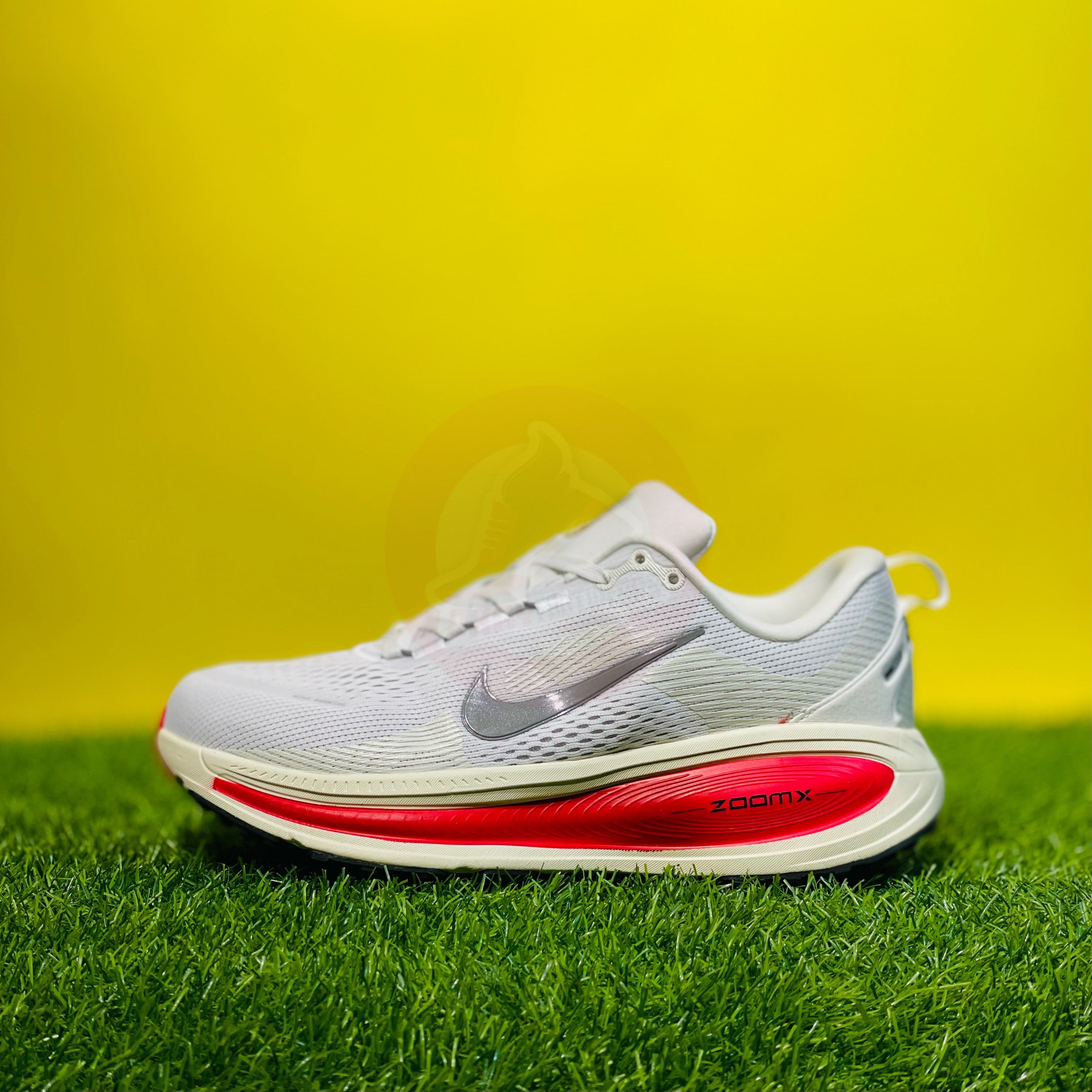 NK AIRZOOM X VOMERO 18 - WHITE/RED (ORIGINALS)