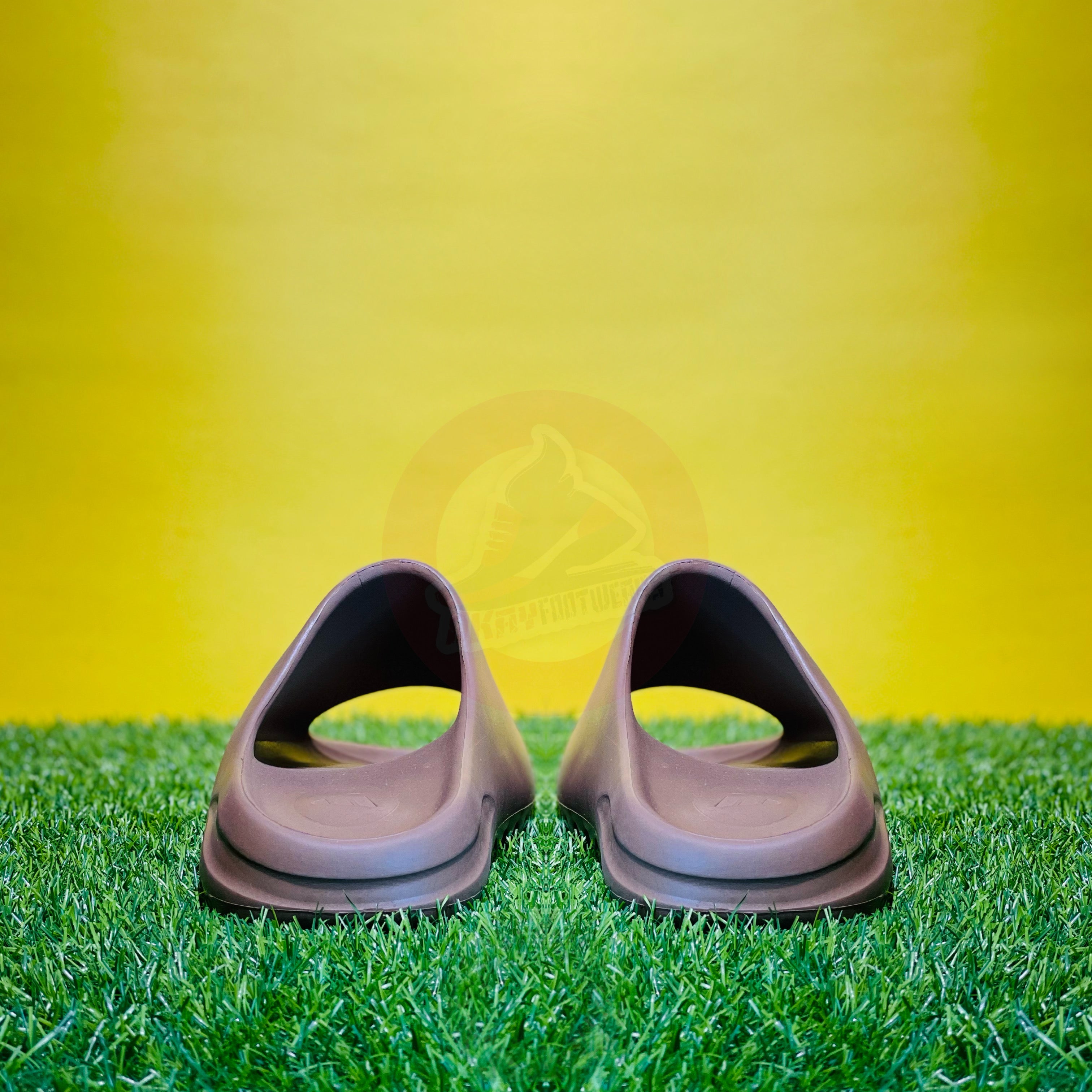 AD YEEZY SLIDES - EARTH (DOT PERFECT)