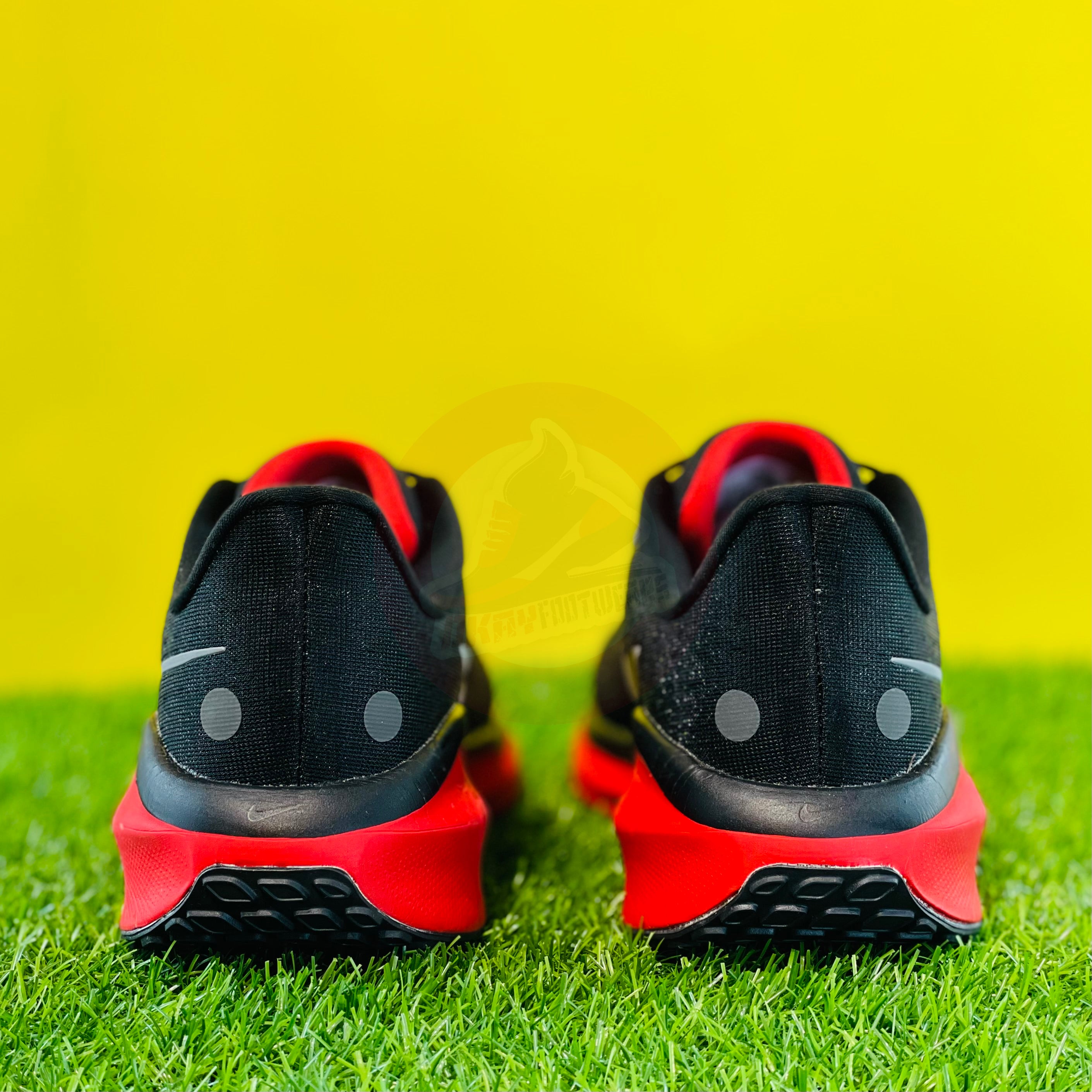 NK AIRZOOM X VOMERO 17 - GYM RED (DOT PERFECT)