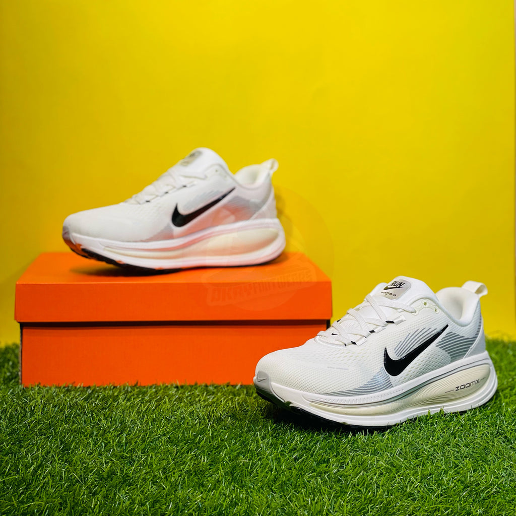 NK AIRZOOM X VOMERO 18 - WHITE/BLACK (ORIGINALS)