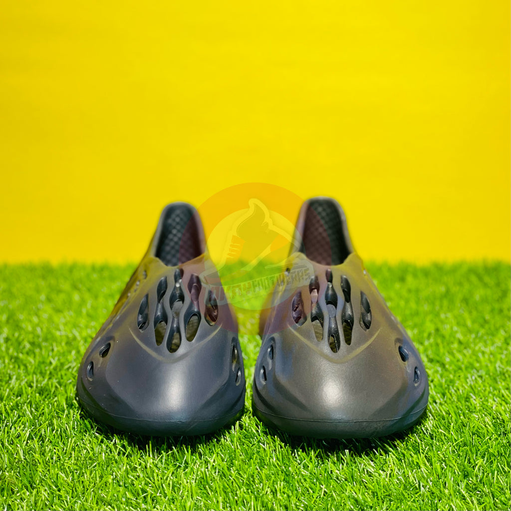 AD YEEZY FOAMRUNNERS - MINERAL BLUE (DOT PERFECT)