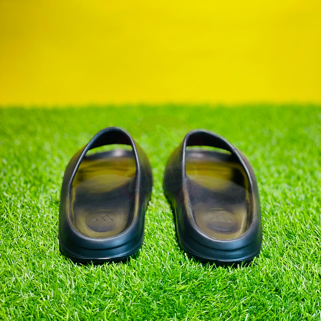AD YEEZY SLIDES - ONYX (DOT PERFECT)